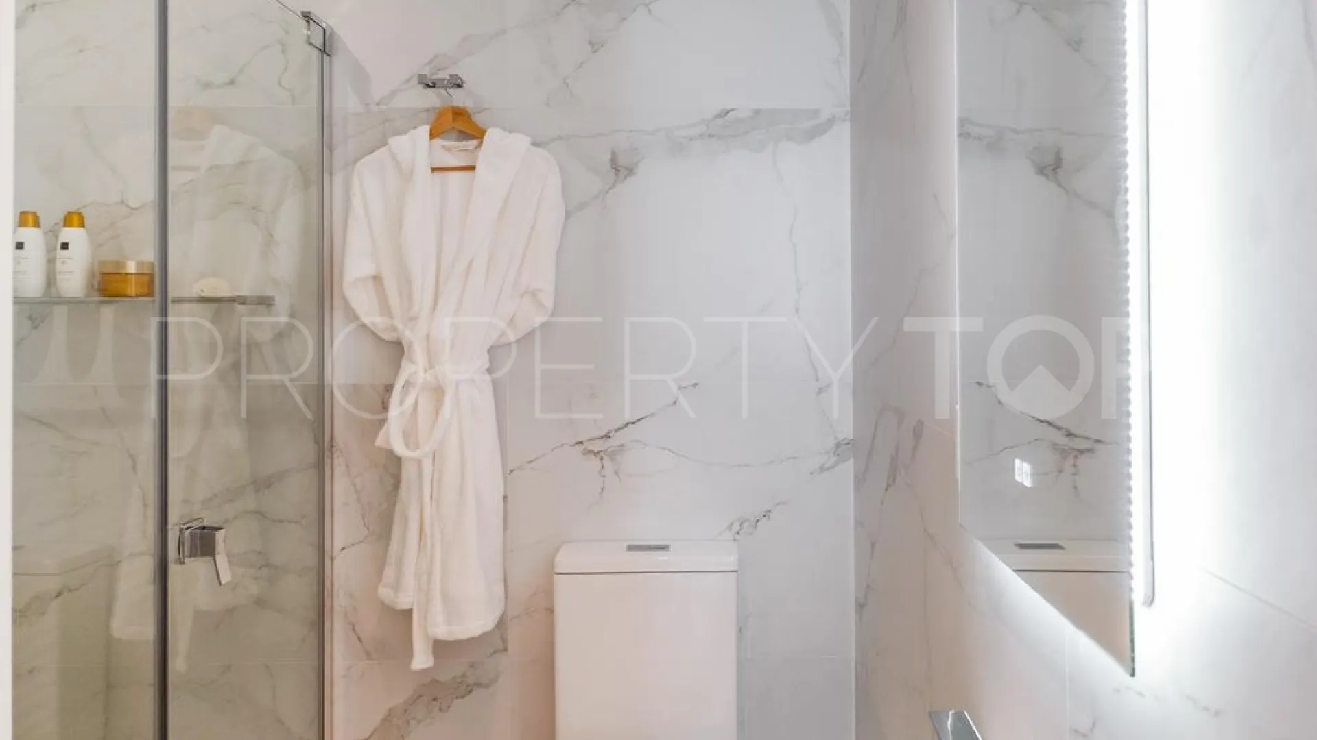 Semi detached house for sale in Nueva Andalucia
