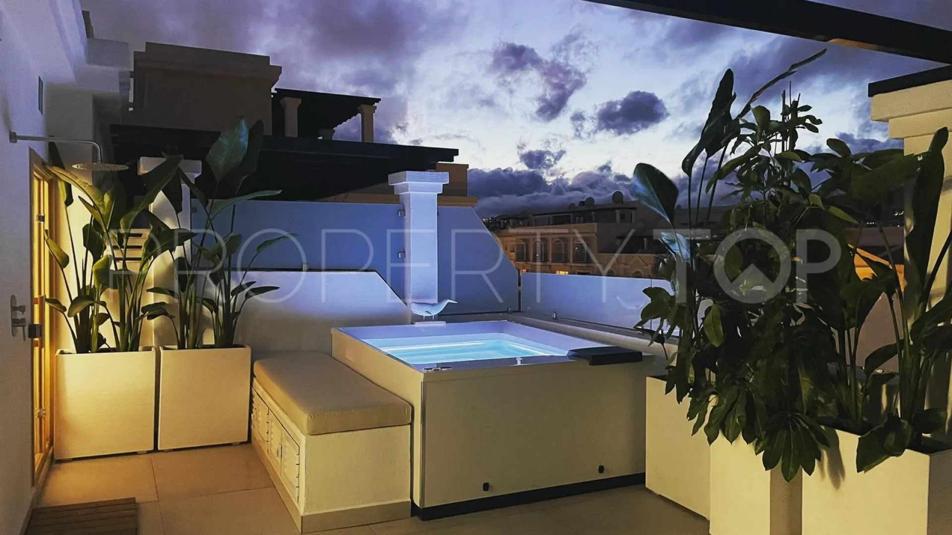 Semi detached house for sale in Nueva Andalucia