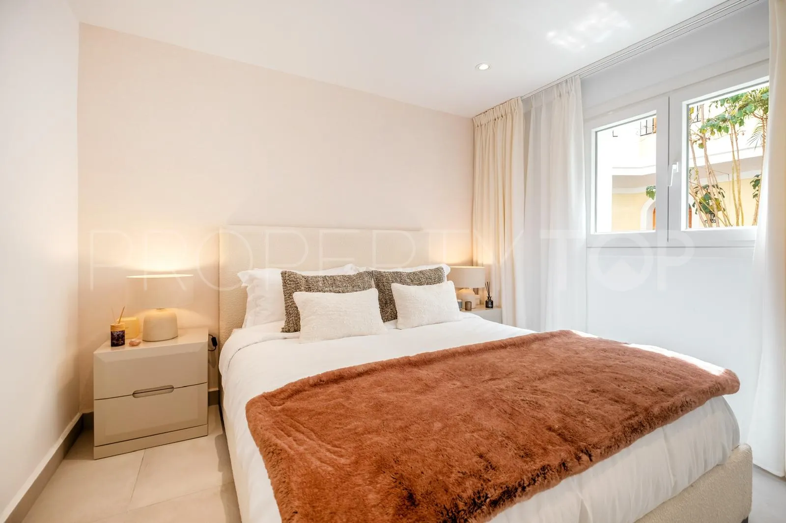 Semi detached house for sale in Nueva Andalucia
