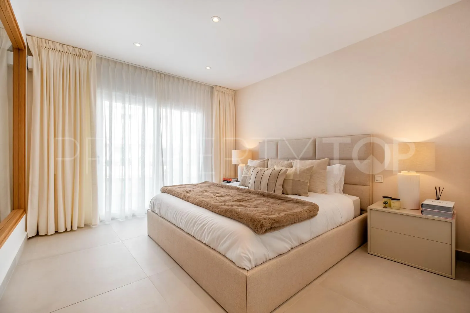 Semi detached house for sale in Nueva Andalucia