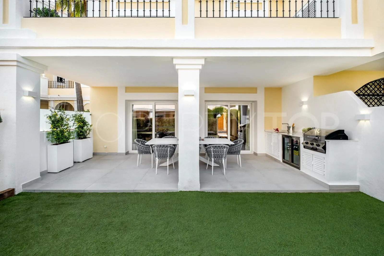 Semi detached house for sale in Nueva Andalucia