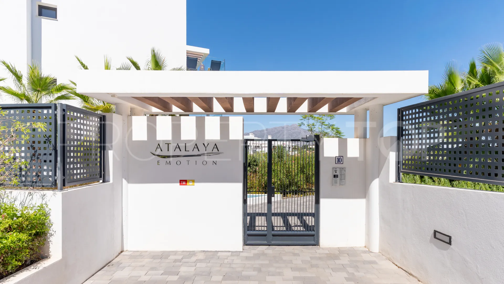 Estepona 3 bedrooms penthouse for sale
