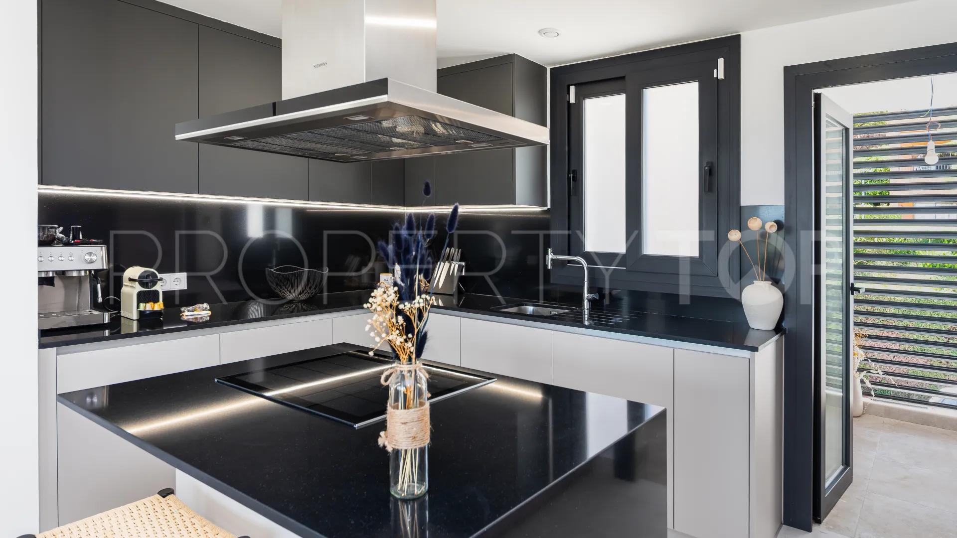 Estepona 3 bedrooms penthouse for sale