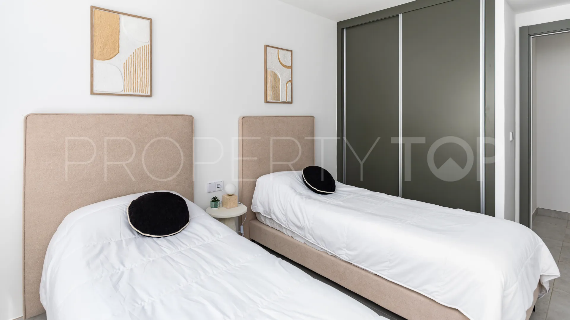 Estepona 3 bedrooms penthouse for sale