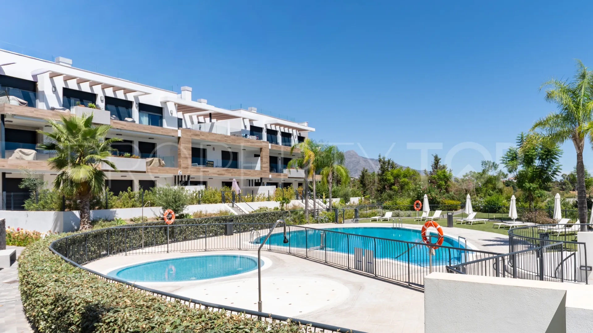 Estepona 3 bedrooms penthouse for sale