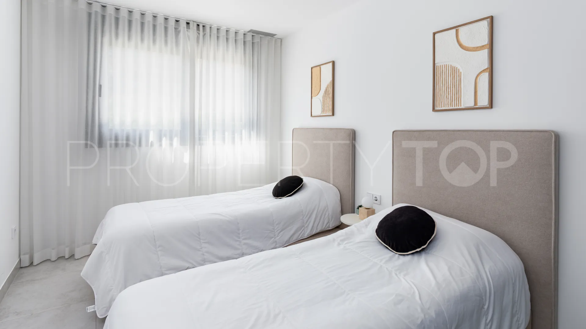 Estepona 3 bedrooms penthouse for sale