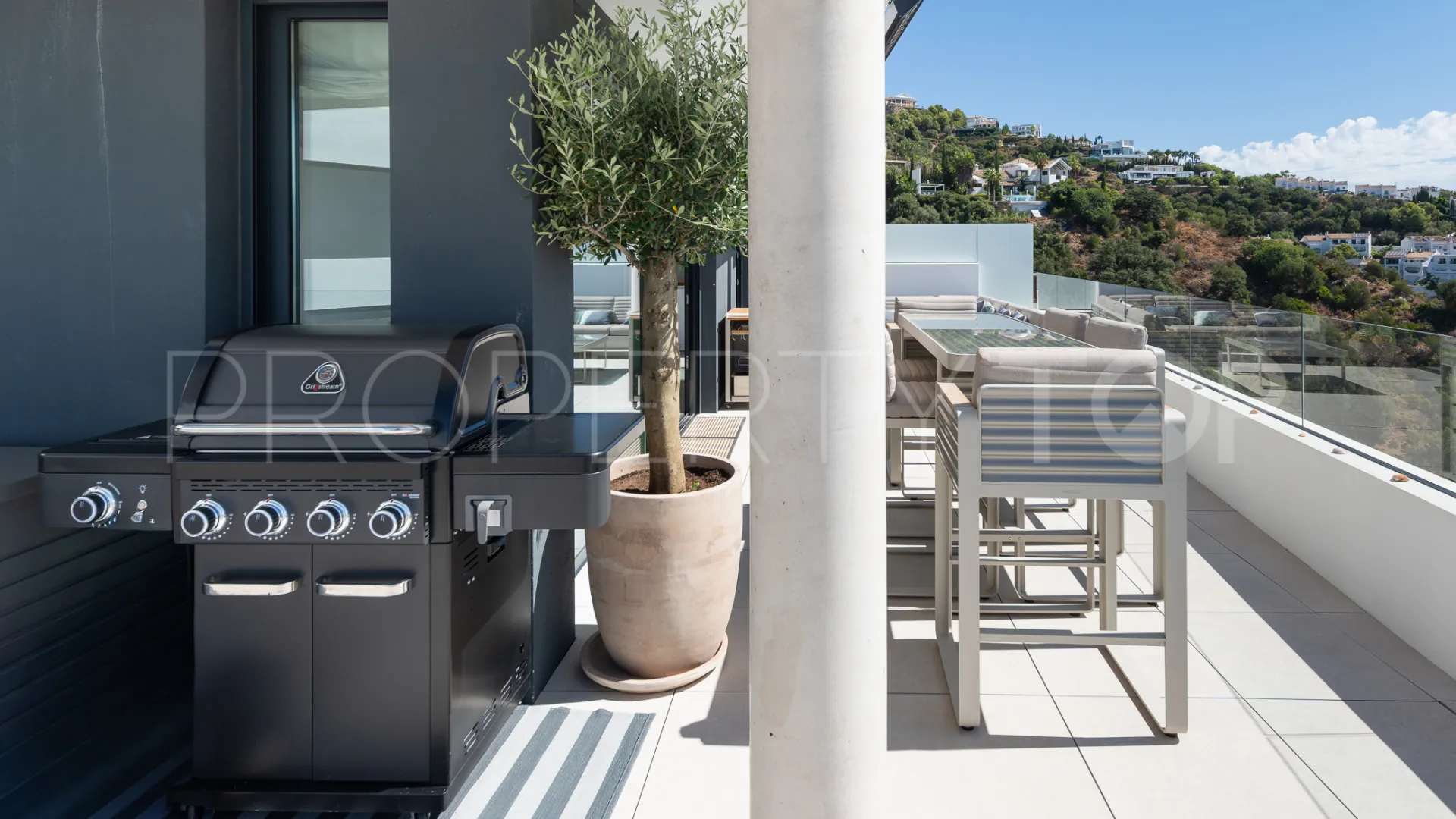 Comprar atico duplex en Los Altos de los Monteros