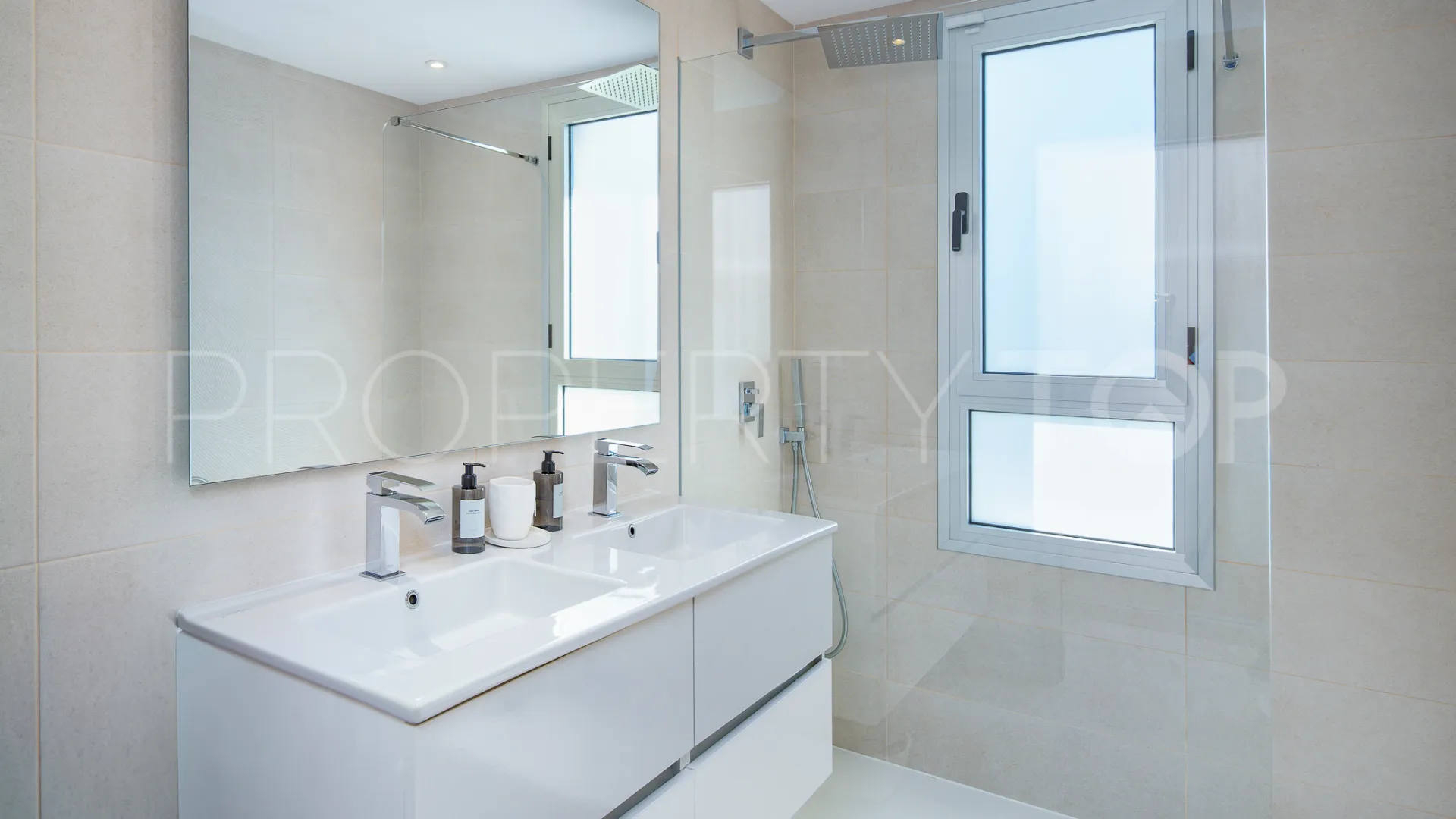 For sale 3 bedrooms town house in Estepona