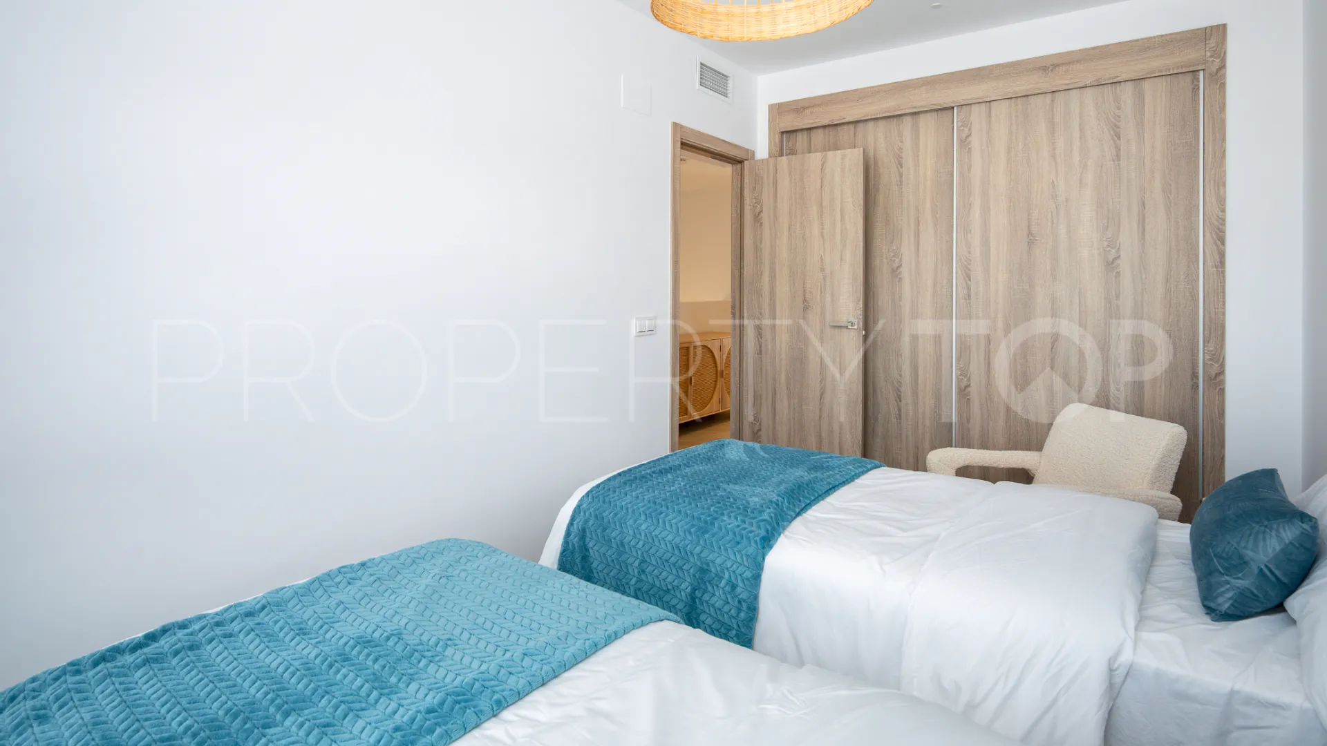 For sale 3 bedrooms town house in Estepona