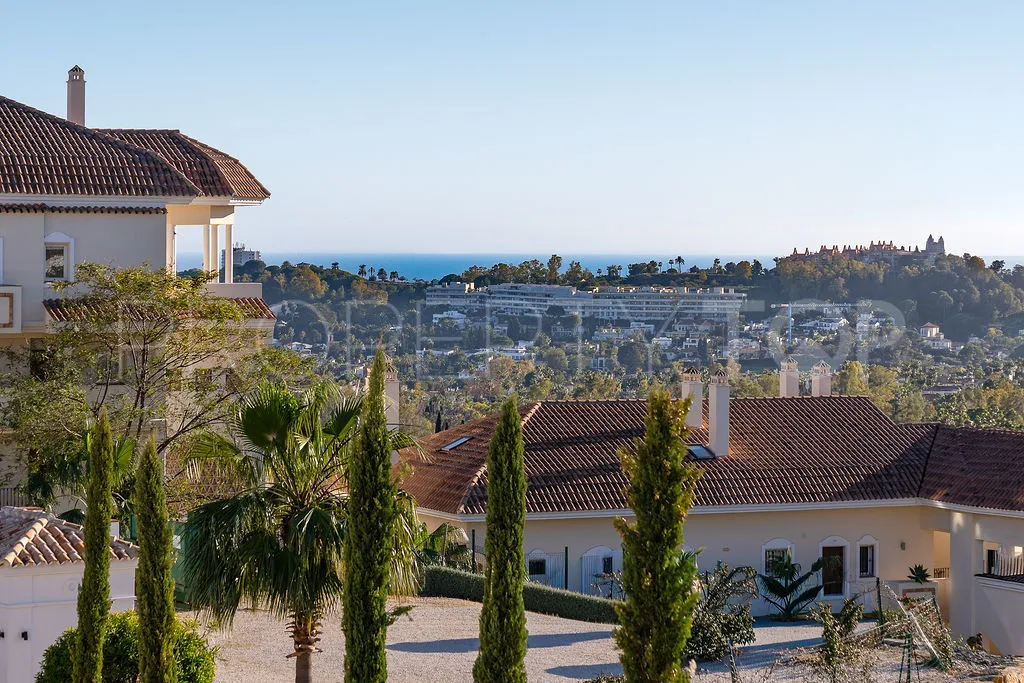 For sale 2 bedrooms apartment in Nueva Andalucia