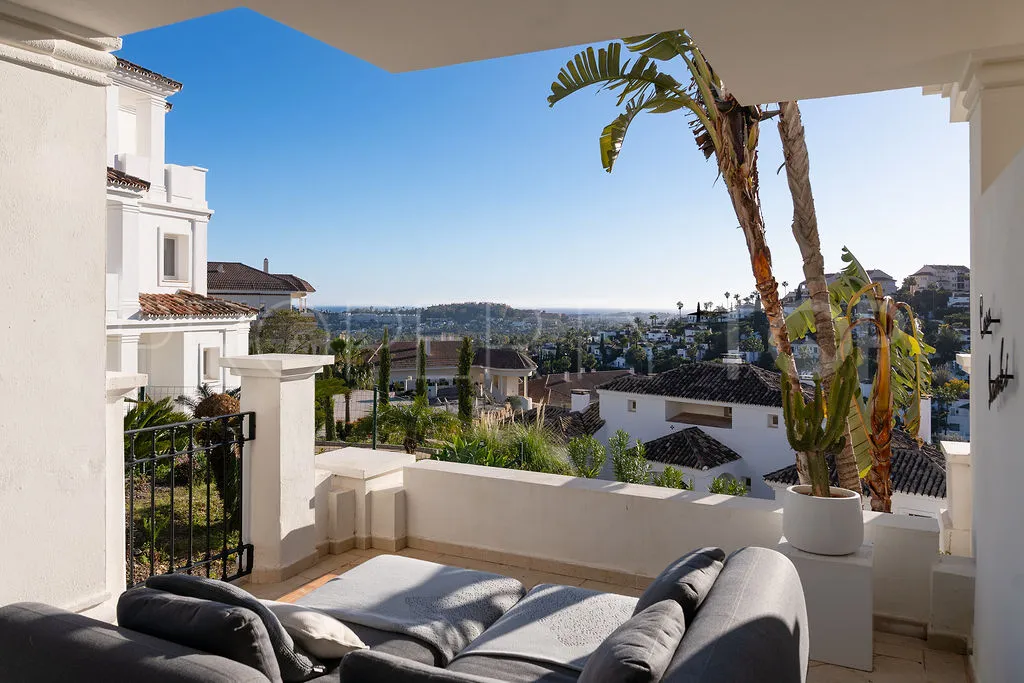 For sale 2 bedrooms apartment in Nueva Andalucia