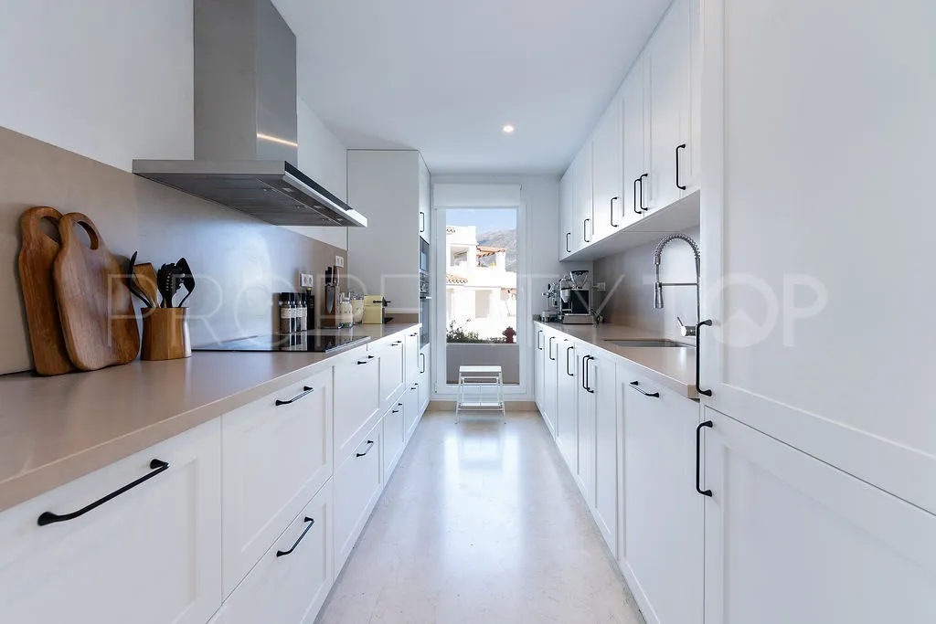For sale 2 bedrooms apartment in Nueva Andalucia