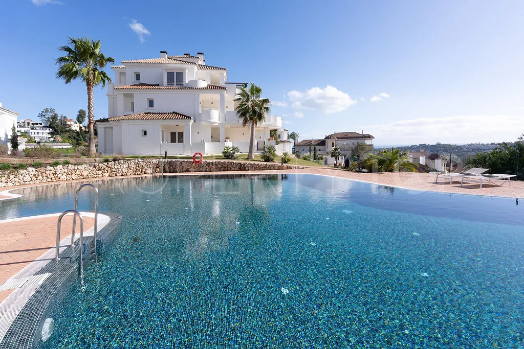 For sale 2 bedrooms apartment in Nueva Andalucia