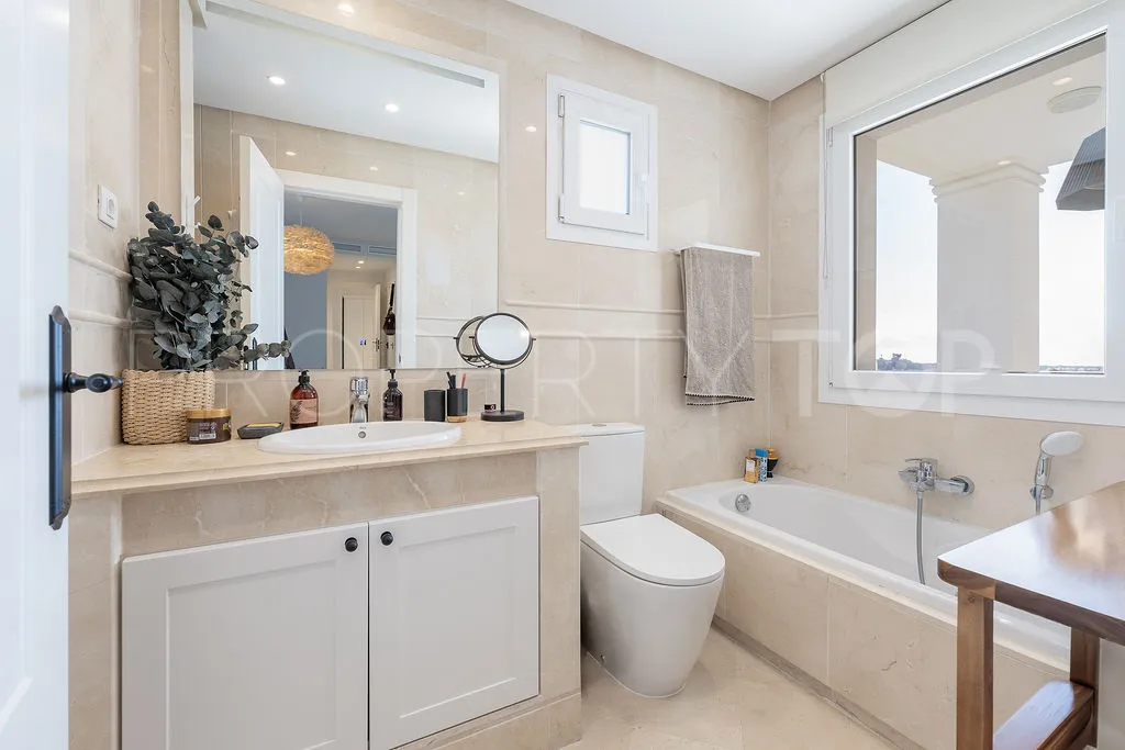 For sale 2 bedrooms apartment in Nueva Andalucia