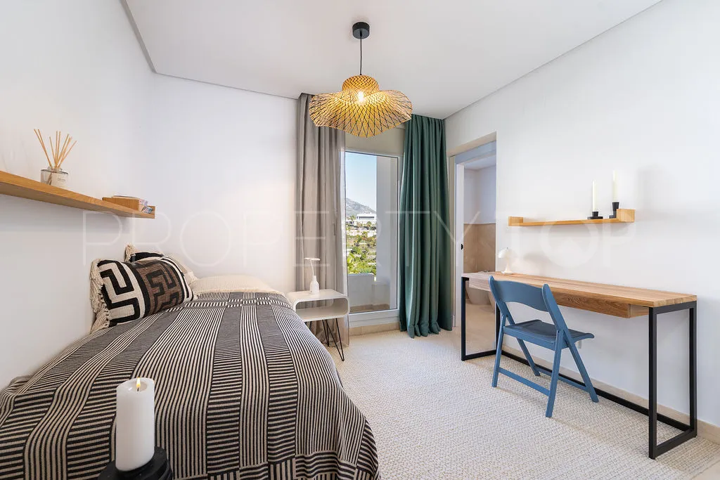 For sale 2 bedrooms apartment in Nueva Andalucia