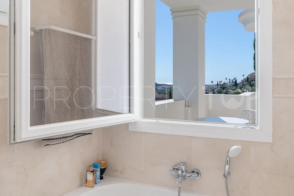 For sale 2 bedrooms apartment in Nueva Andalucia