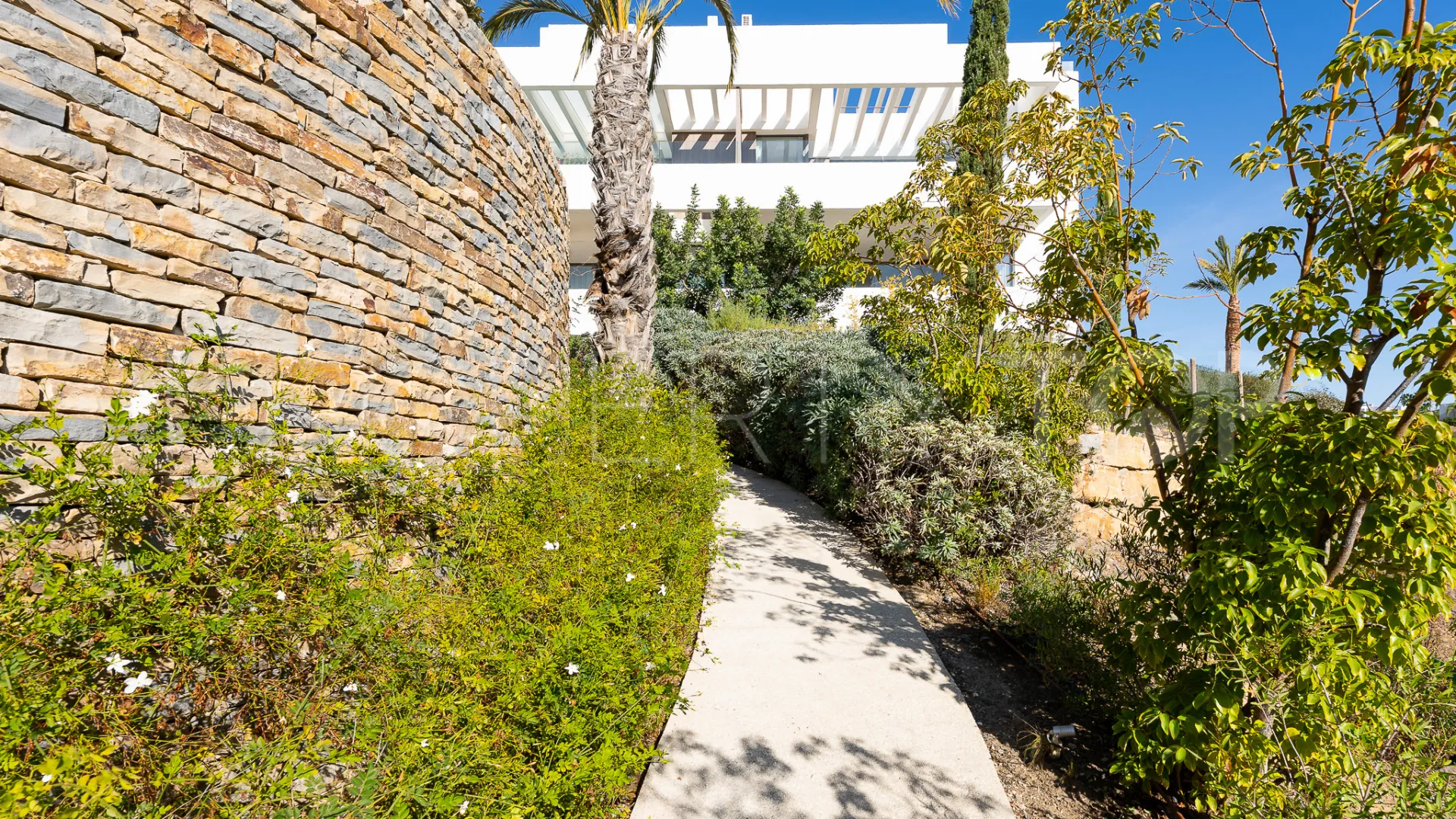 Benahavis 2 bedrooms penthouse for sale