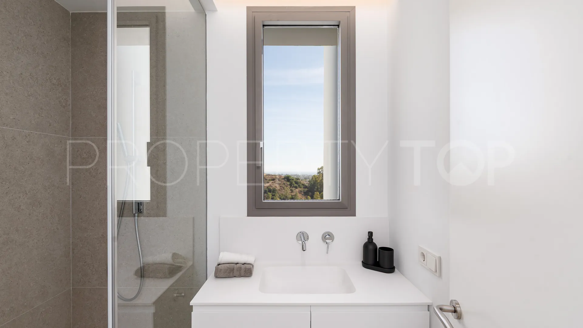 Benahavis 2 bedrooms penthouse for sale