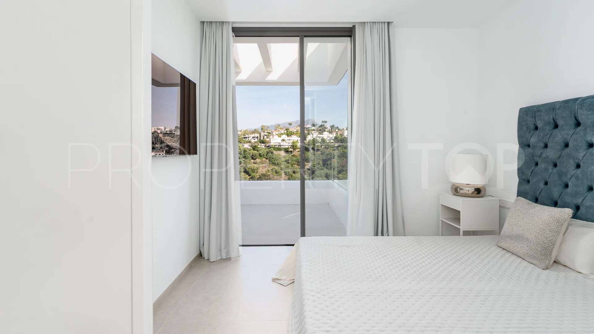 Benahavis 2 bedrooms penthouse for sale