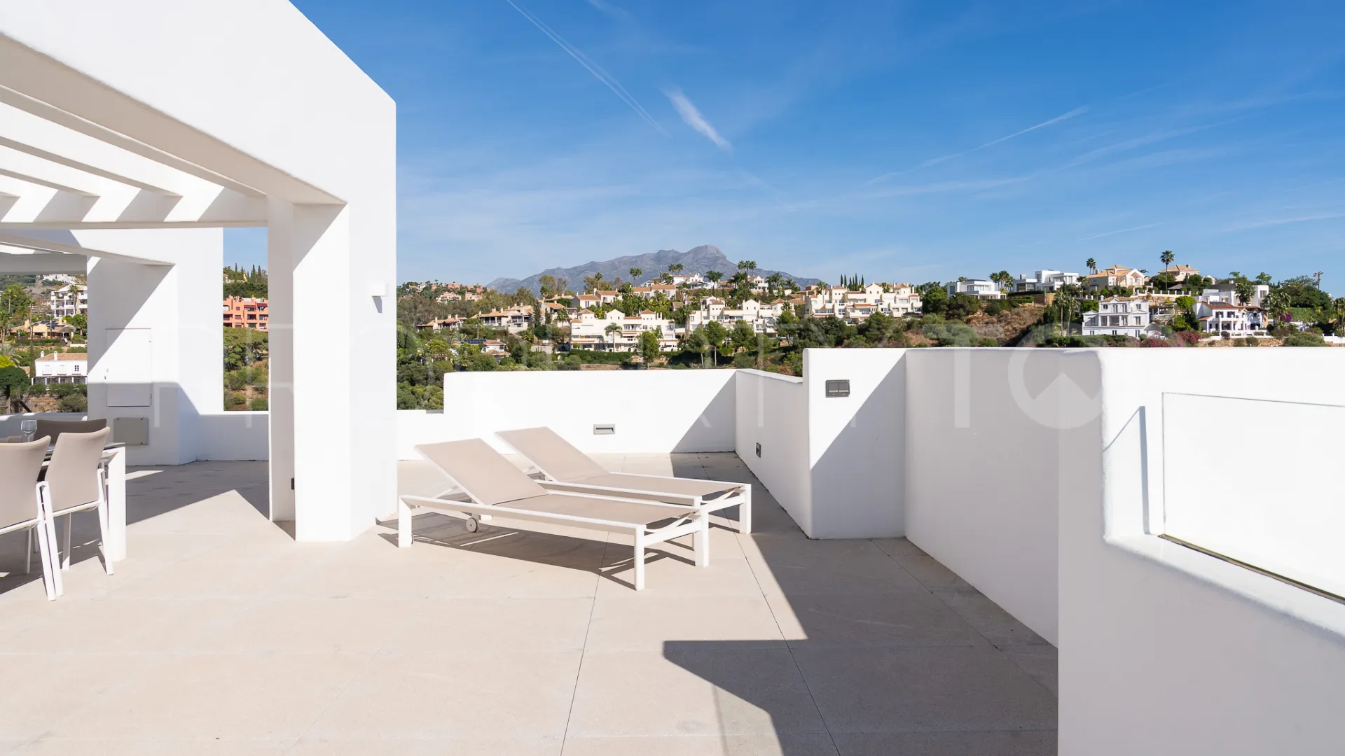 Benahavis 2 bedrooms penthouse for sale