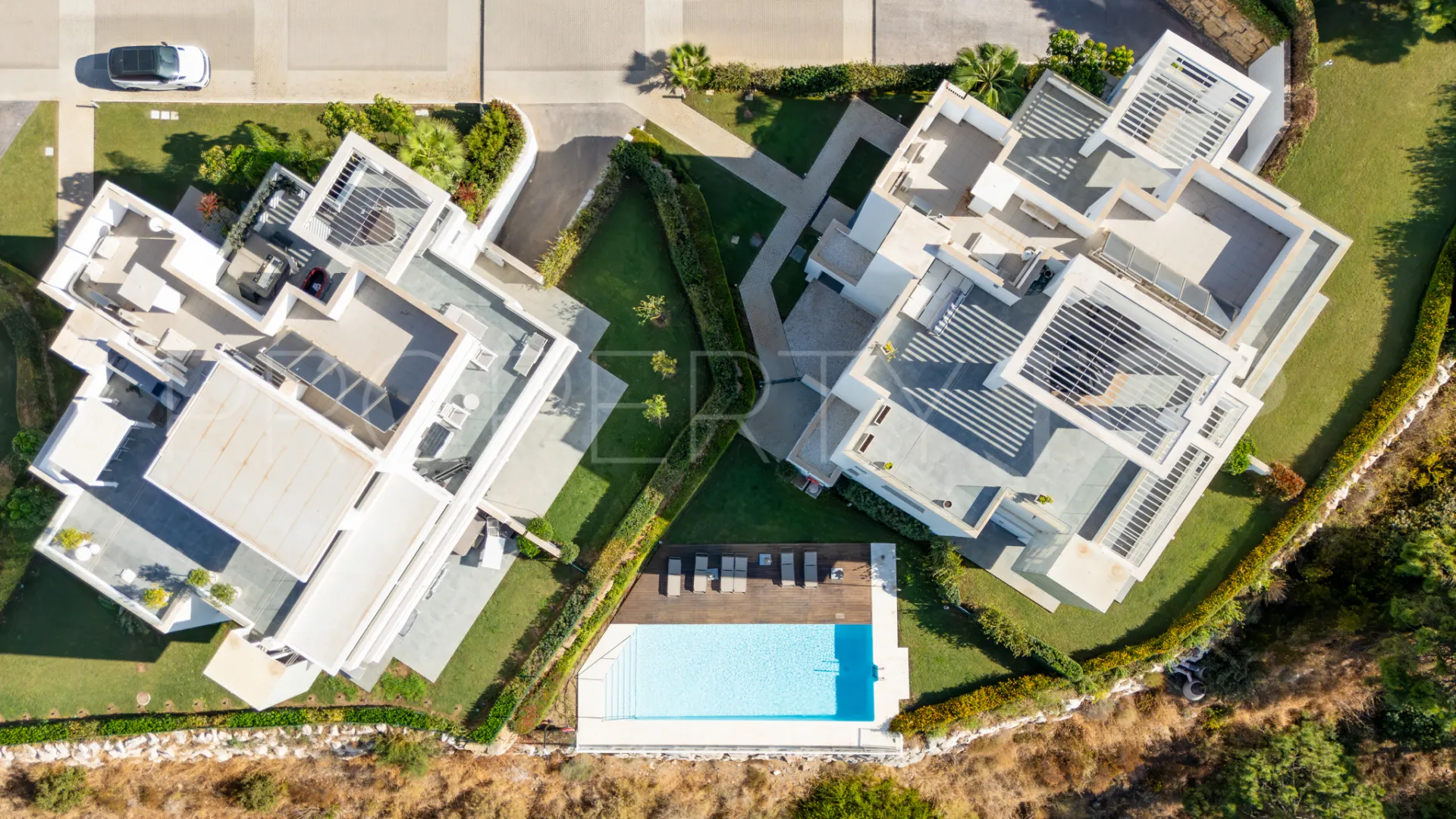 Buy apartment in Benahavis