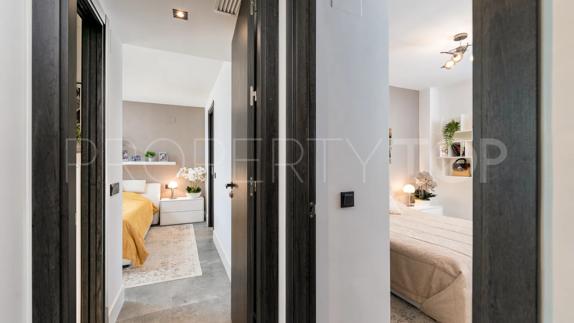 Buy apartment in Benahavis