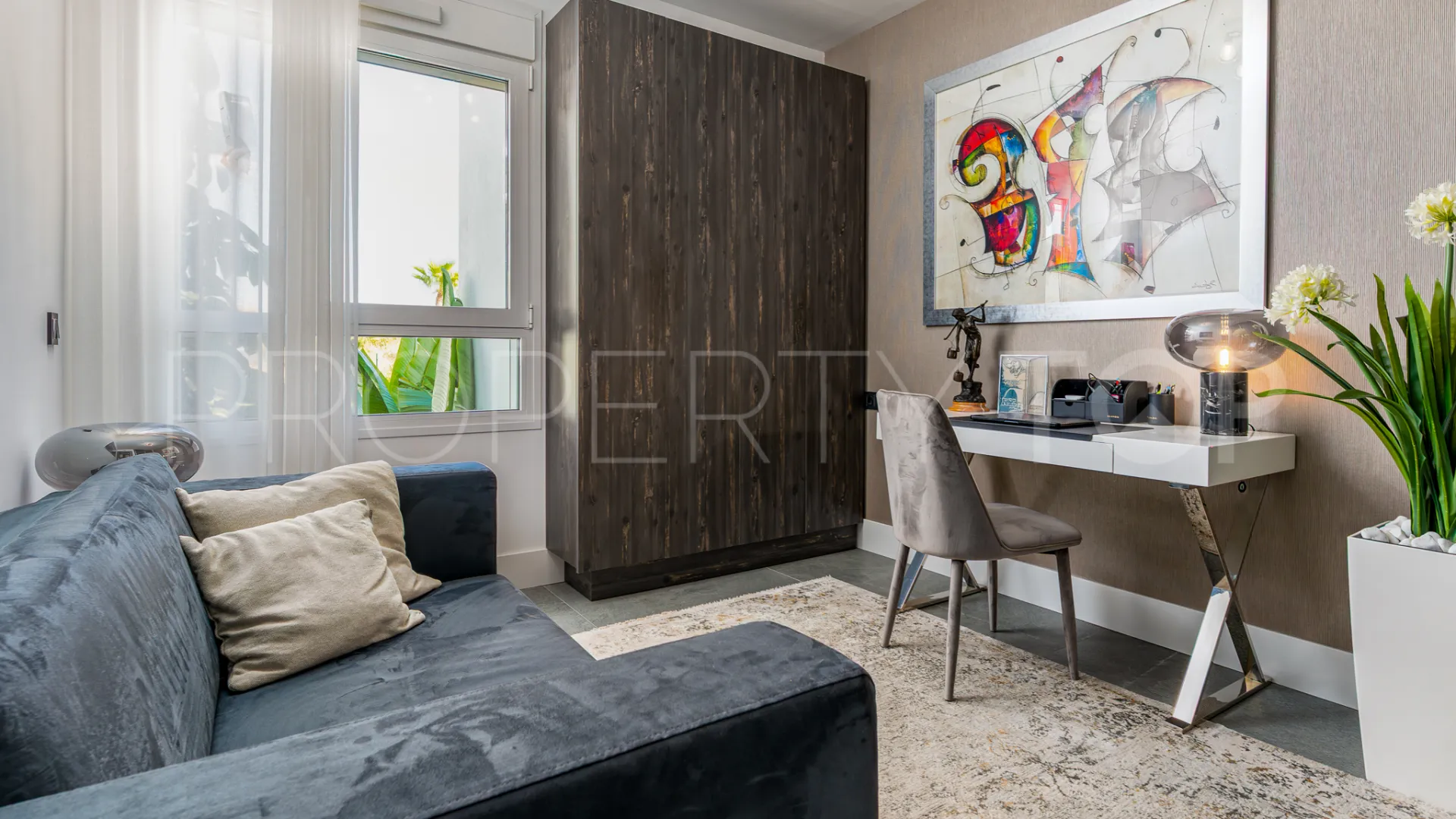 Buy apartment in Benahavis
