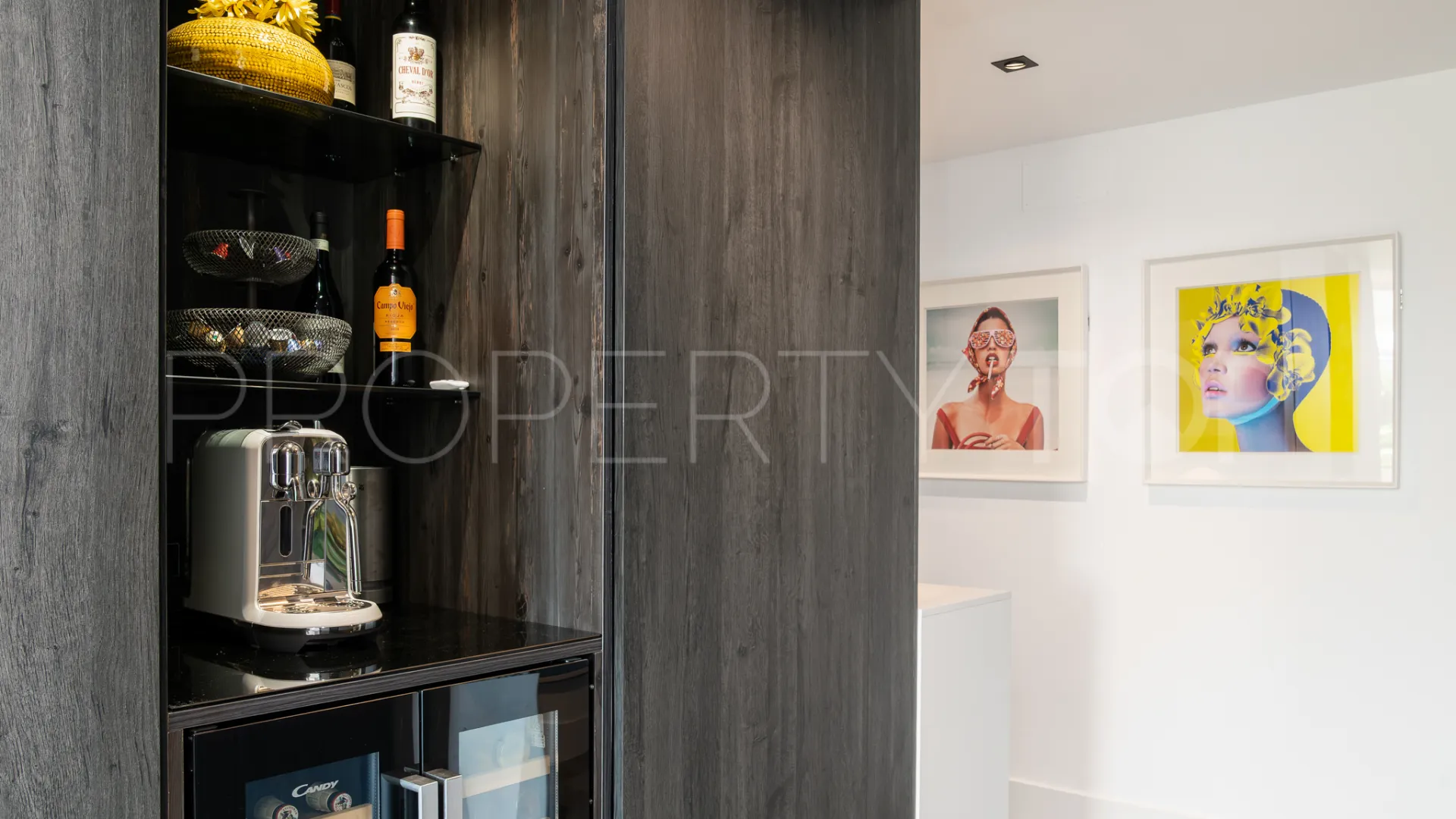Buy apartment in Benahavis
