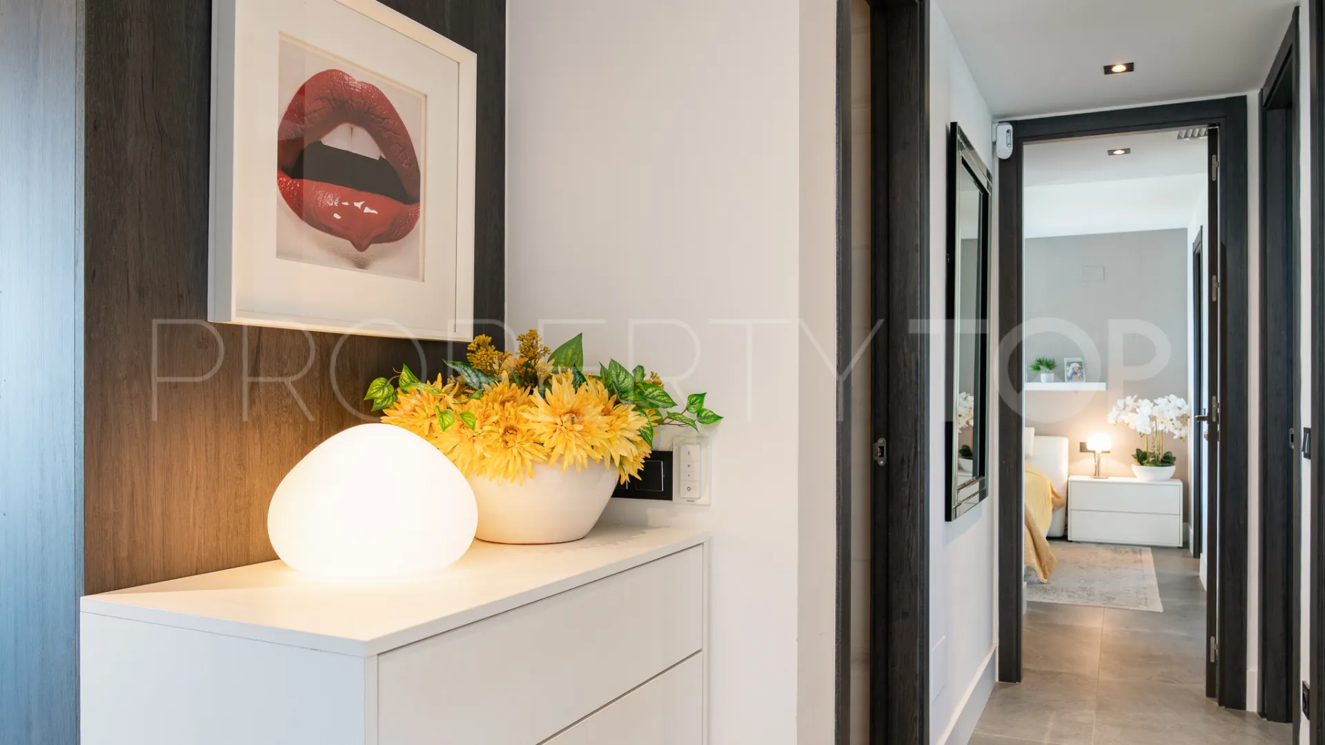 Buy apartment in Benahavis