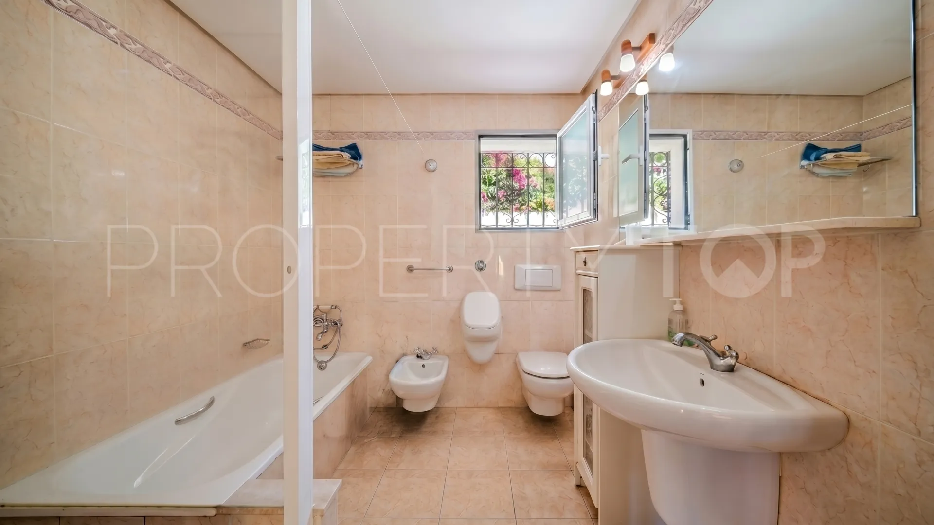 Casa a la venta en Jardin Tropical