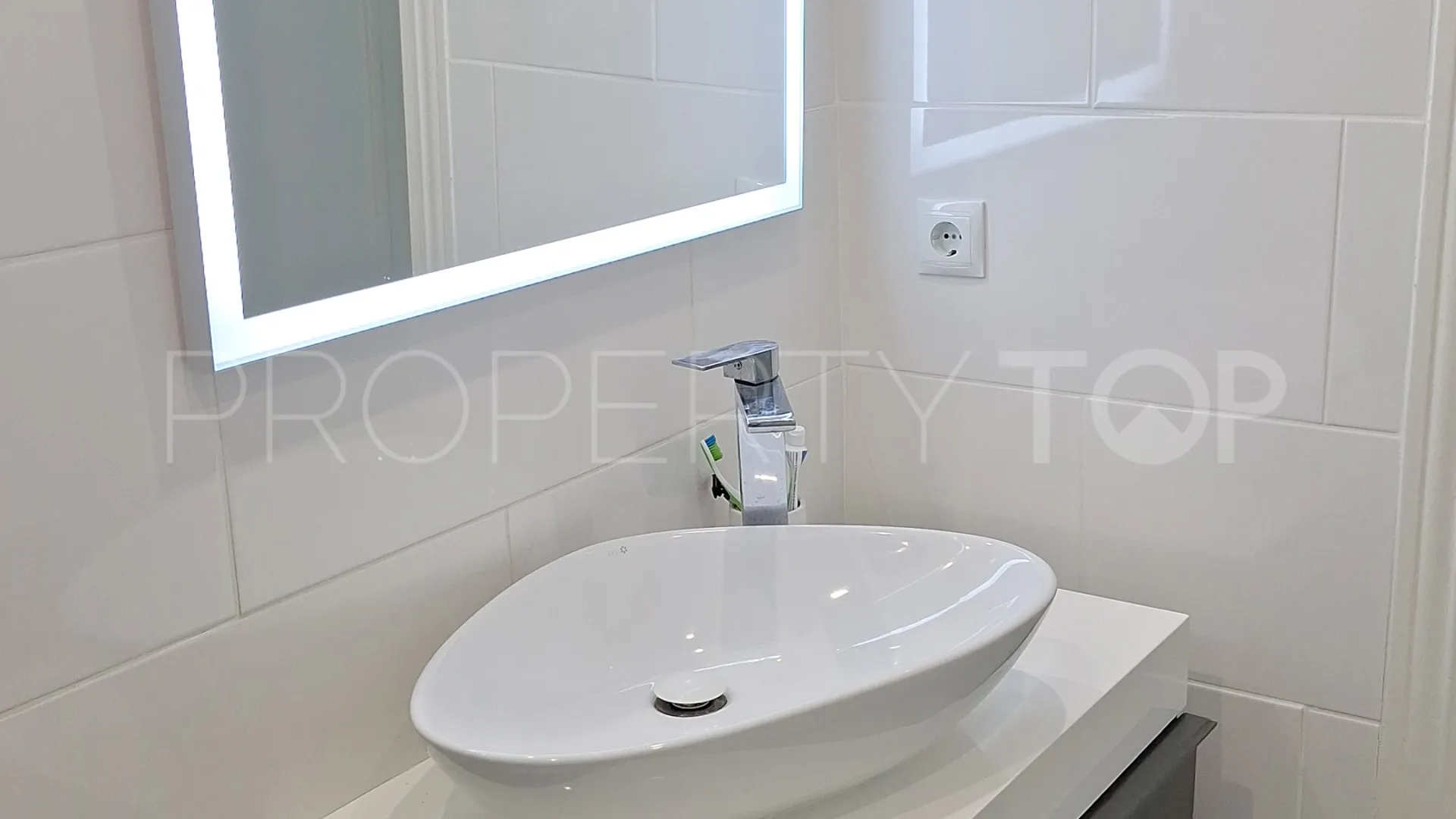 2 bedrooms apartment in La Duquesa Golf for sale