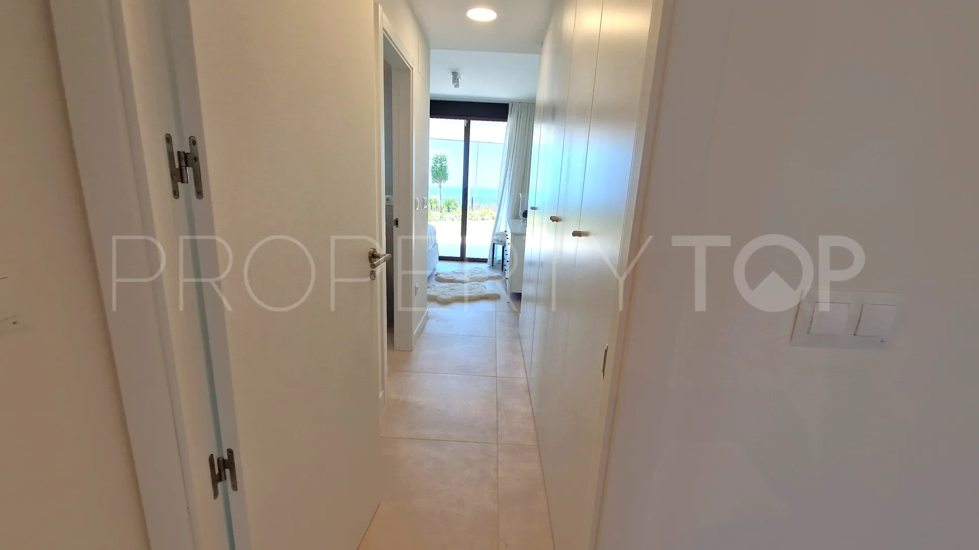 Se vende apartamento planta baja de 3 dormitorios en Camarate Golf