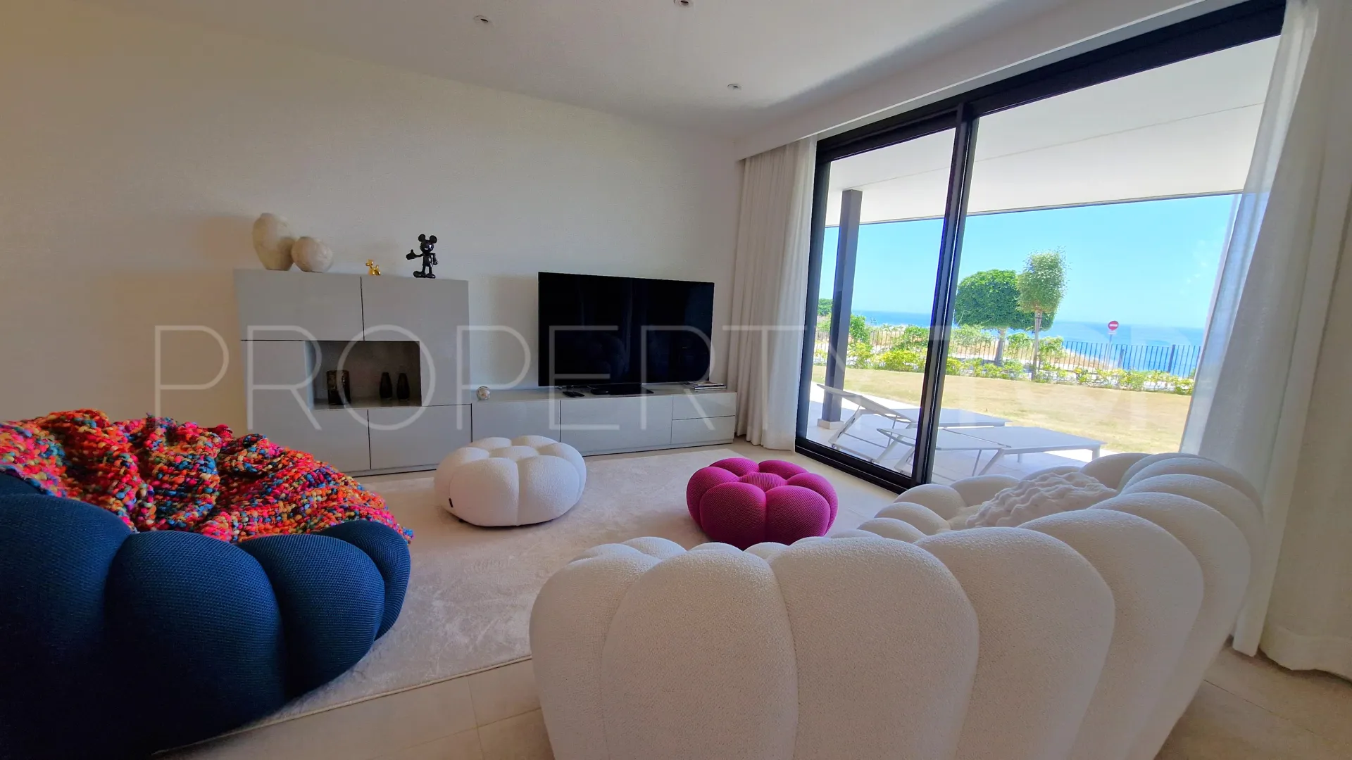 Se vende apartamento planta baja de 3 dormitorios en Camarate Golf