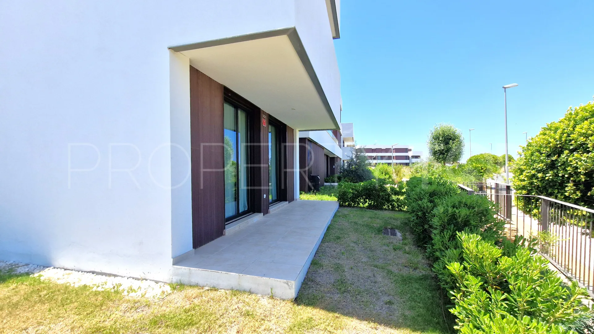 Se vende apartamento planta baja de 3 dormitorios en Camarate Golf