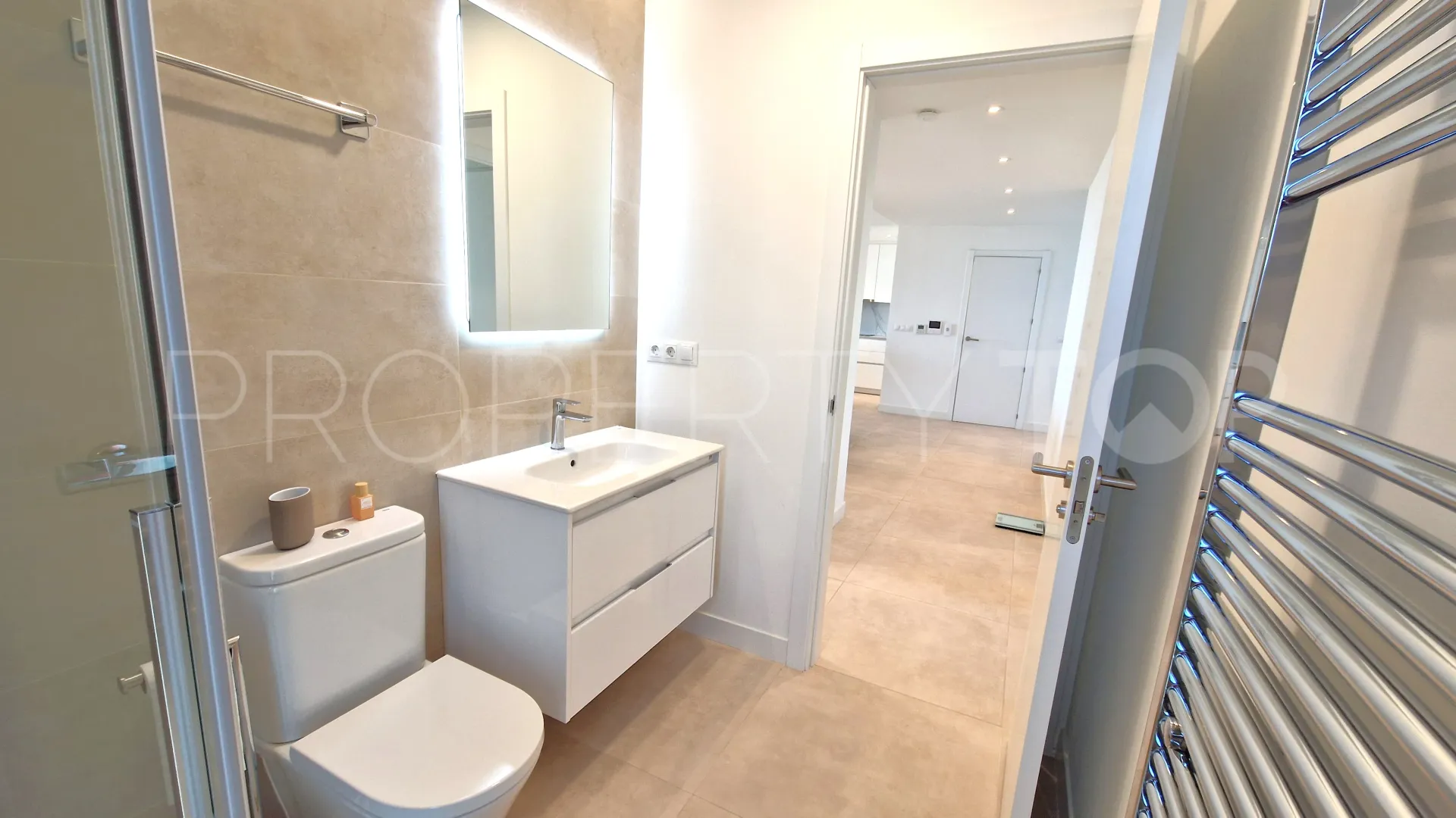 Se vende apartamento planta baja de 3 dormitorios en Camarate Golf