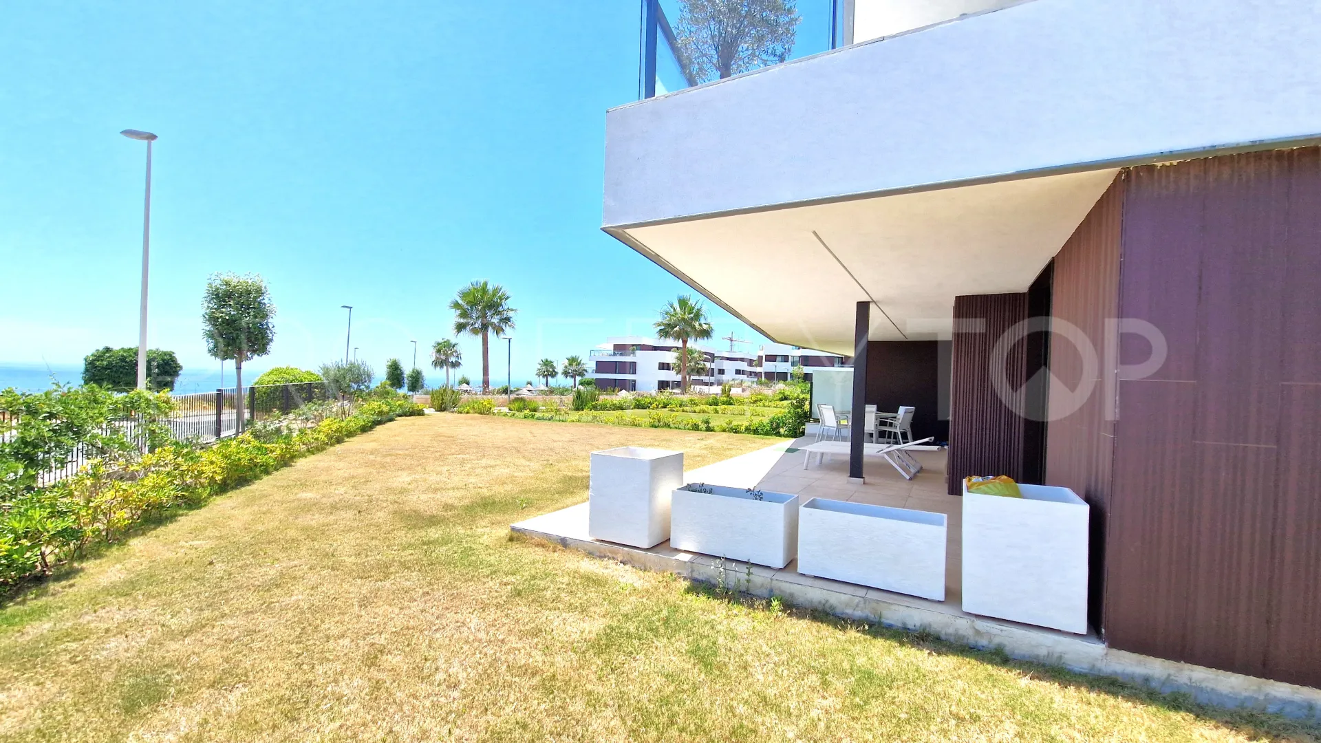Se vende apartamento planta baja de 3 dormitorios en Camarate Golf
