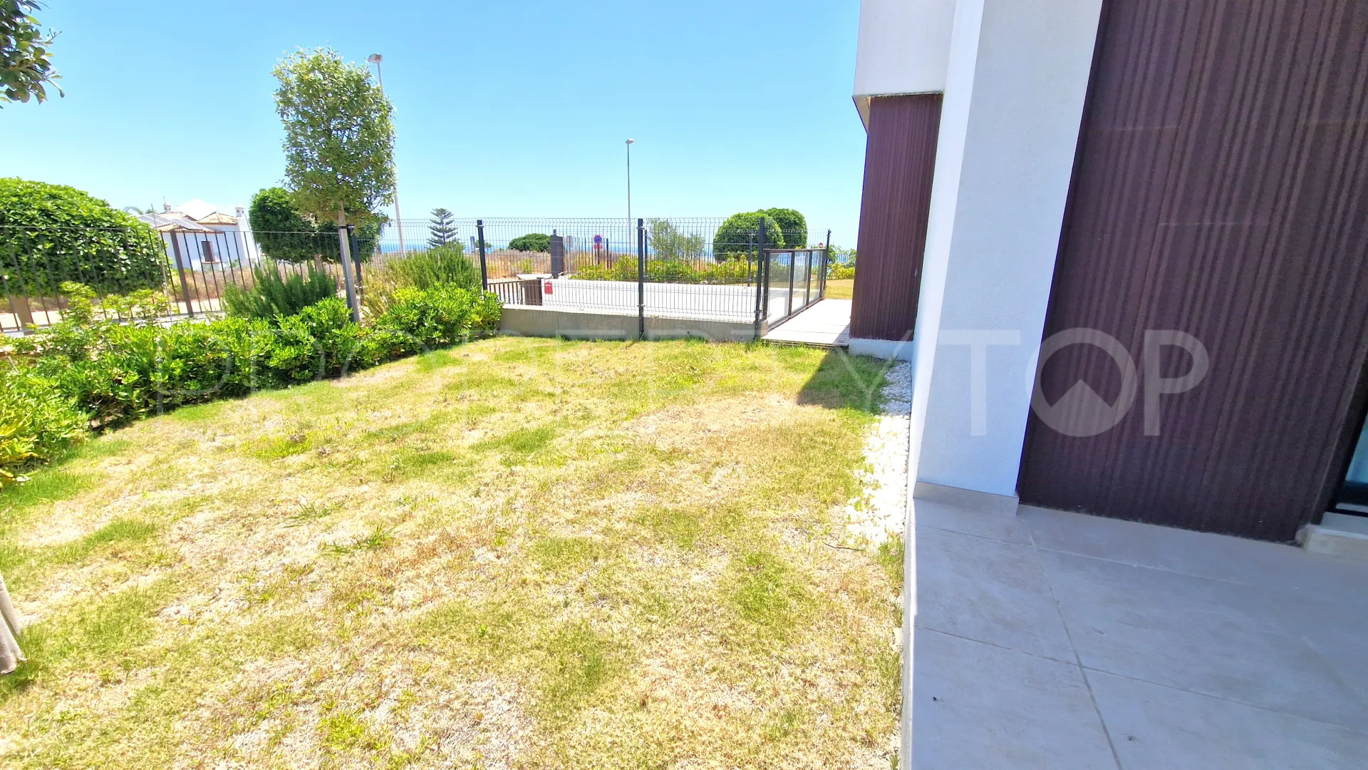 Se vende apartamento planta baja de 3 dormitorios en Camarate Golf