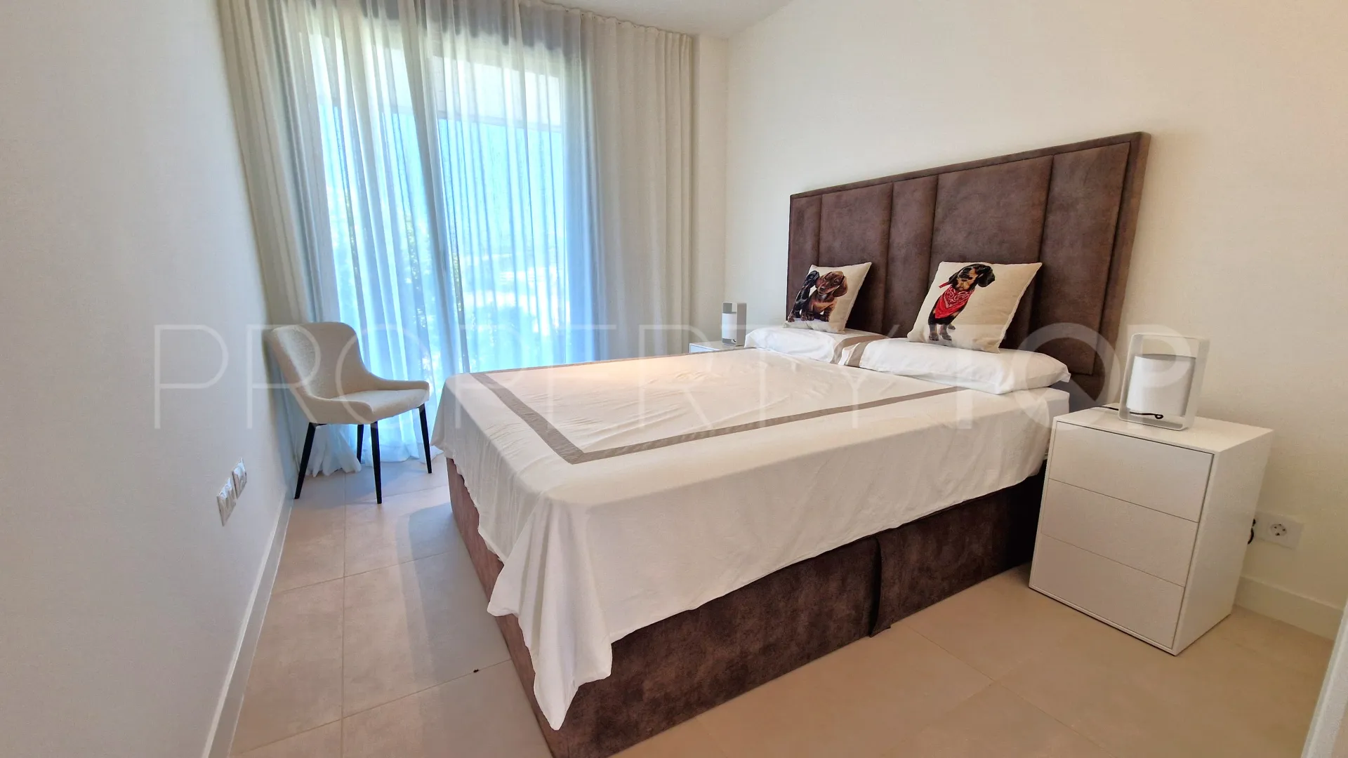Se vende apartamento planta baja de 3 dormitorios en Camarate Golf