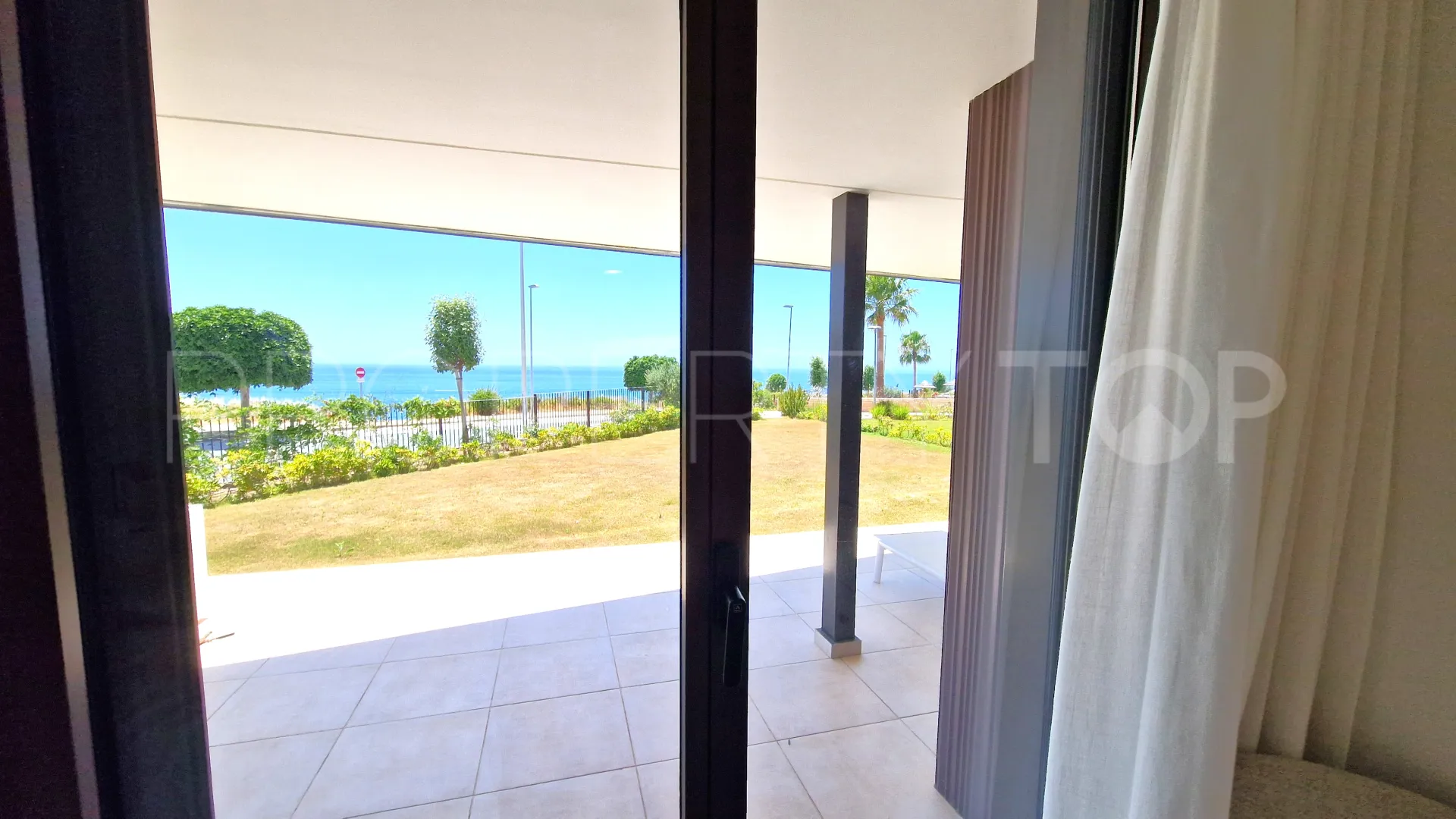 Se vende apartamento planta baja de 3 dormitorios en Camarate Golf