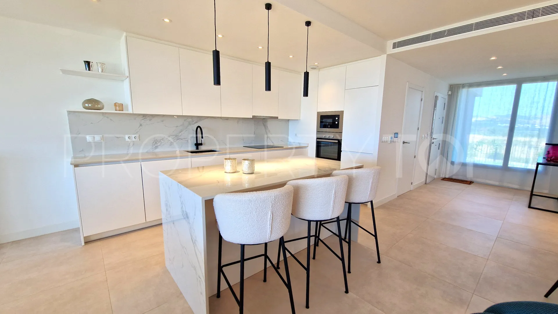 Se vende apartamento planta baja de 3 dormitorios en Camarate Golf