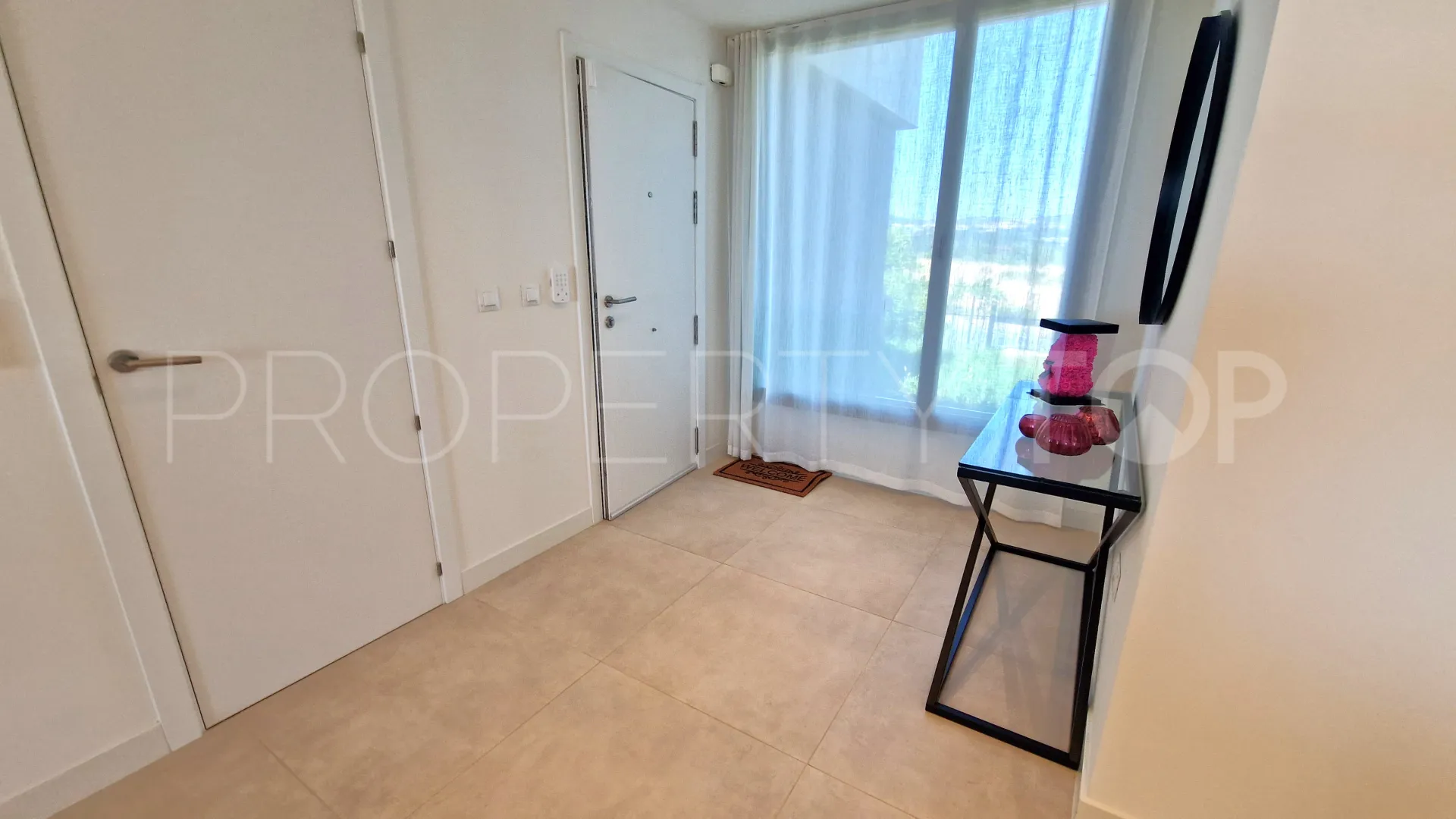 Se vende apartamento planta baja de 3 dormitorios en Camarate Golf
