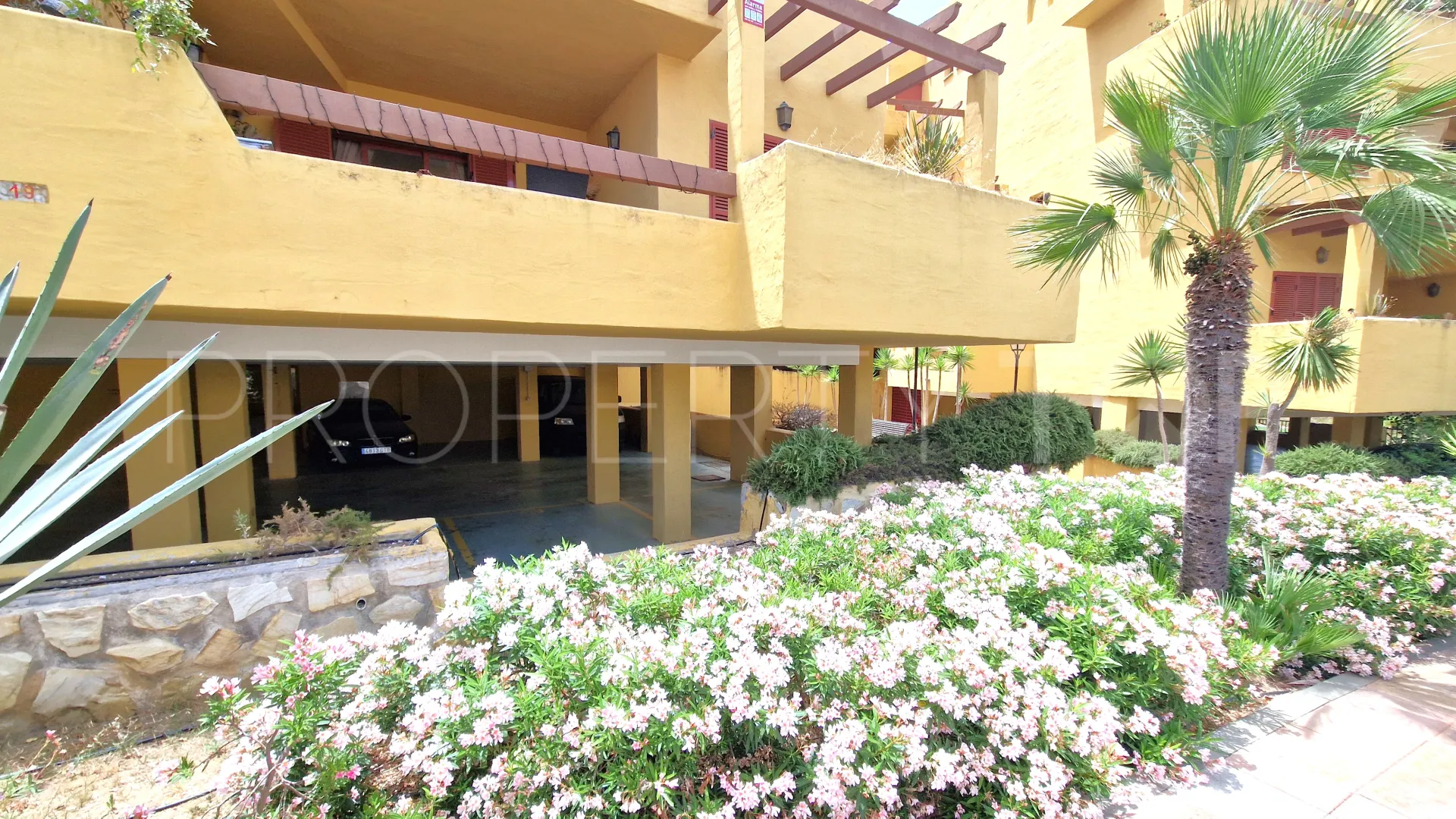 Princesa Kristina town house for sale