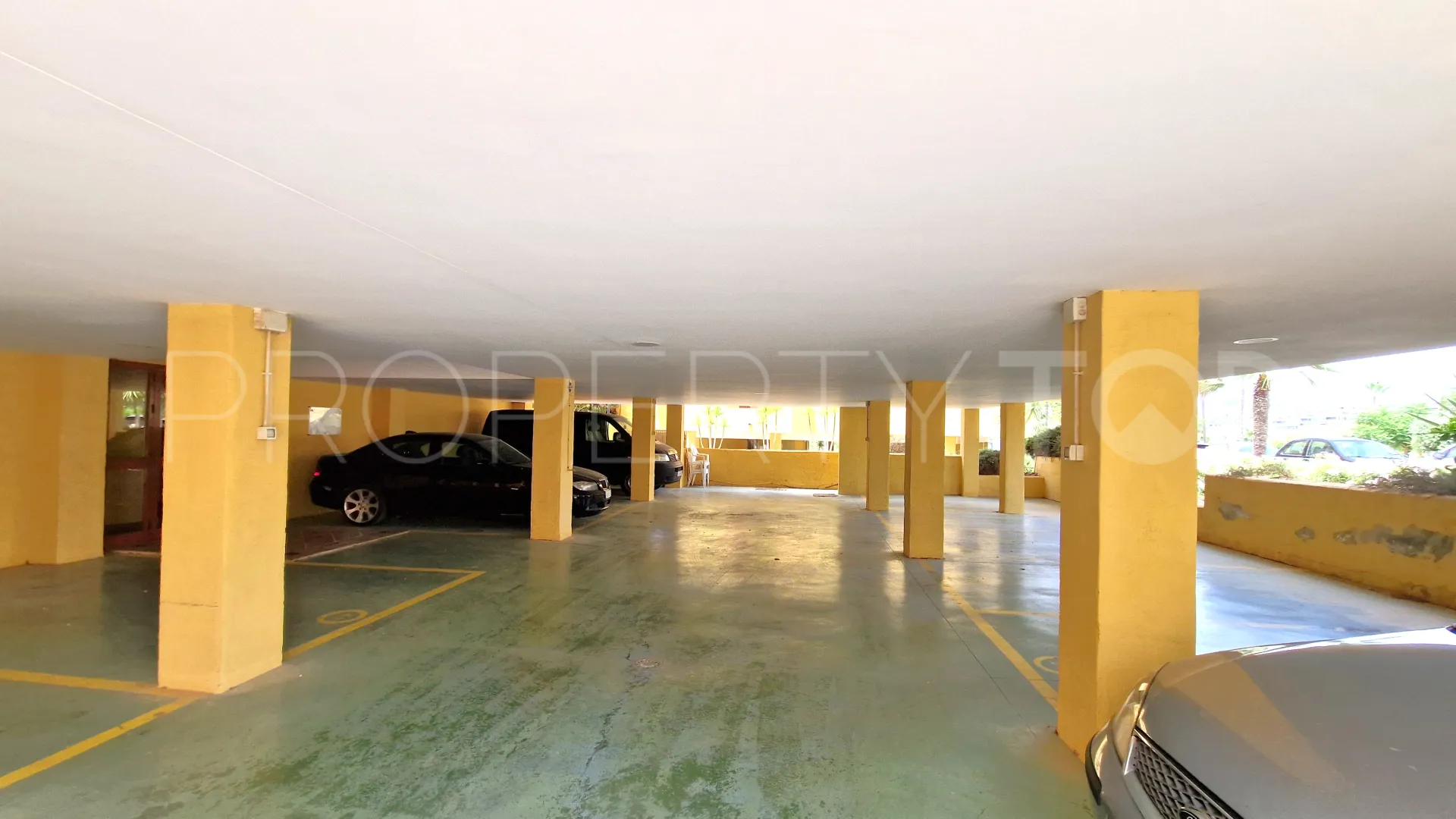 Princesa Kristina town house for sale
