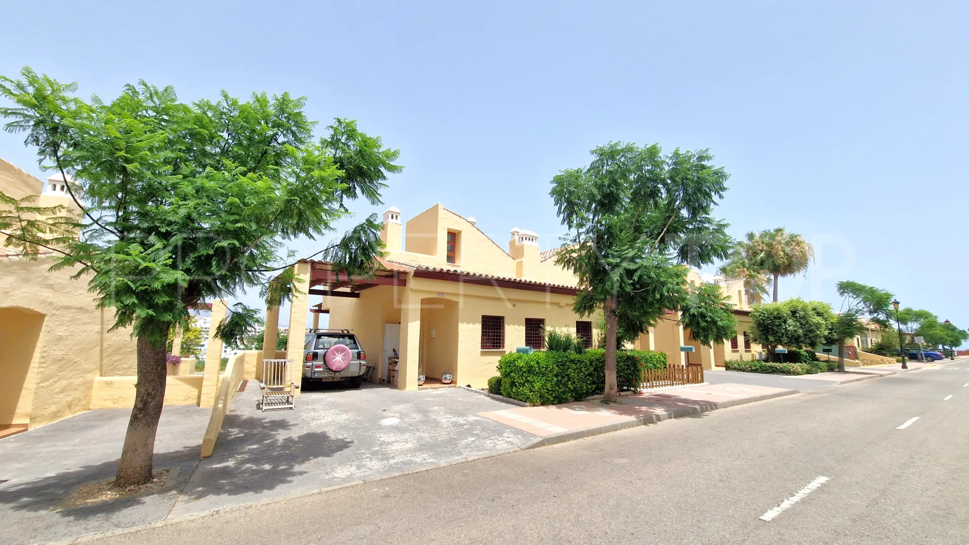 Princesa Kristina town house for sale