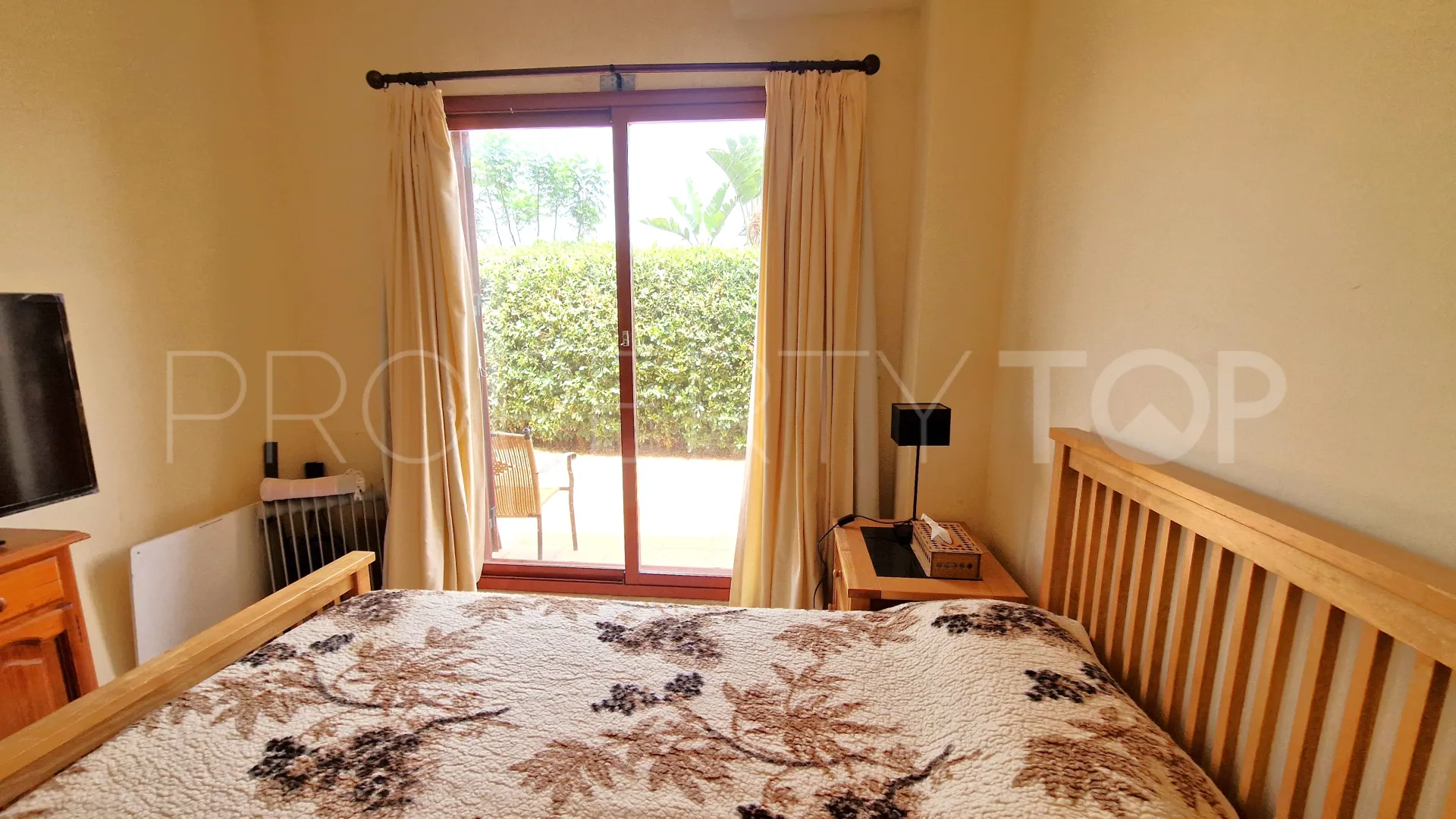 Princesa Kristina town house for sale