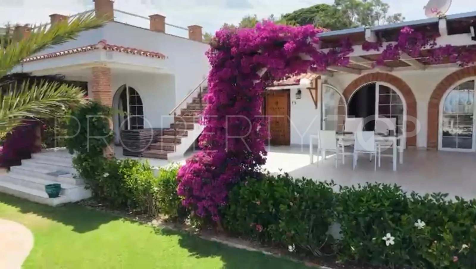 3 bedrooms house in Hacienda Guadalupe for sale