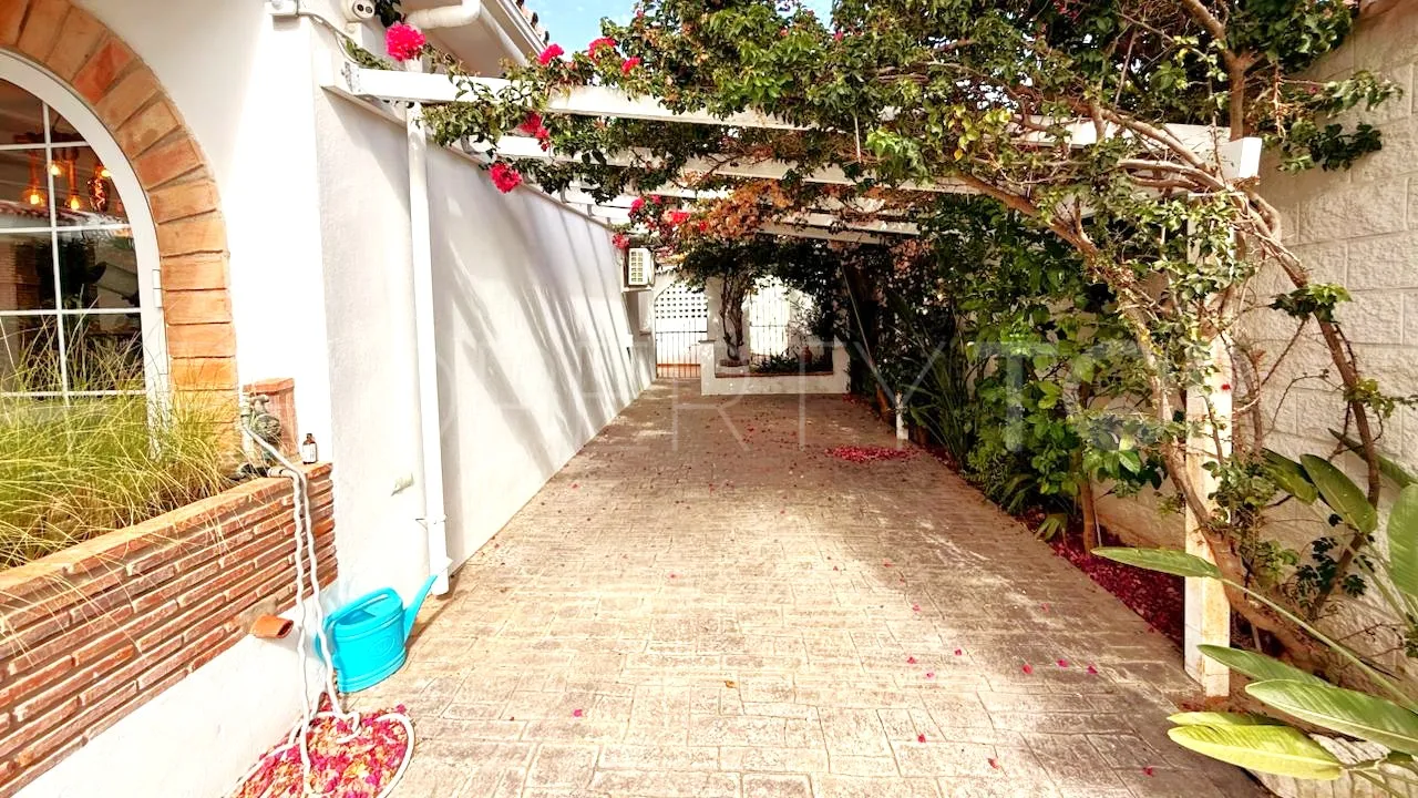 3 bedrooms house in Hacienda Guadalupe for sale