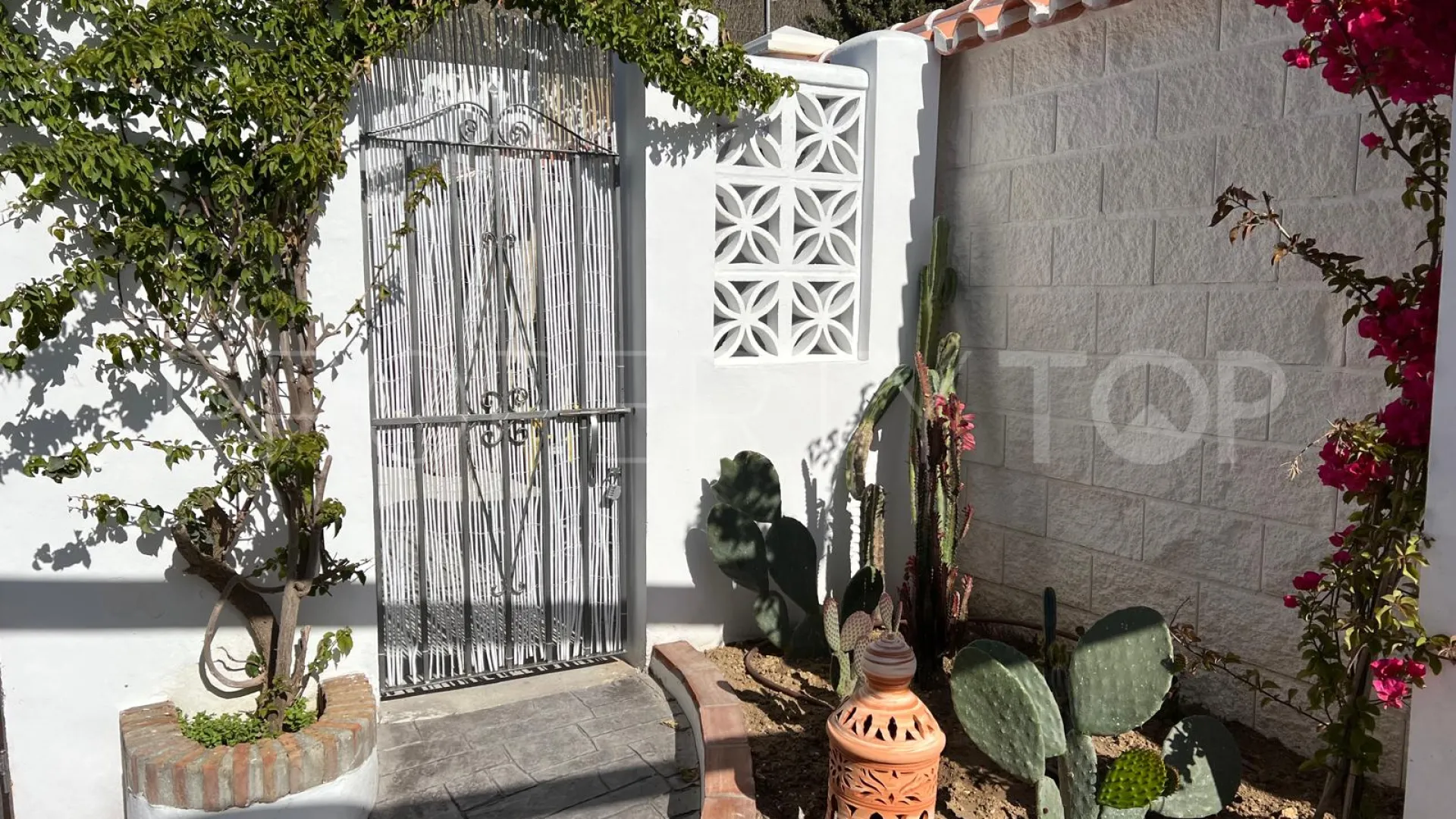 3 bedrooms house in Hacienda Guadalupe for sale