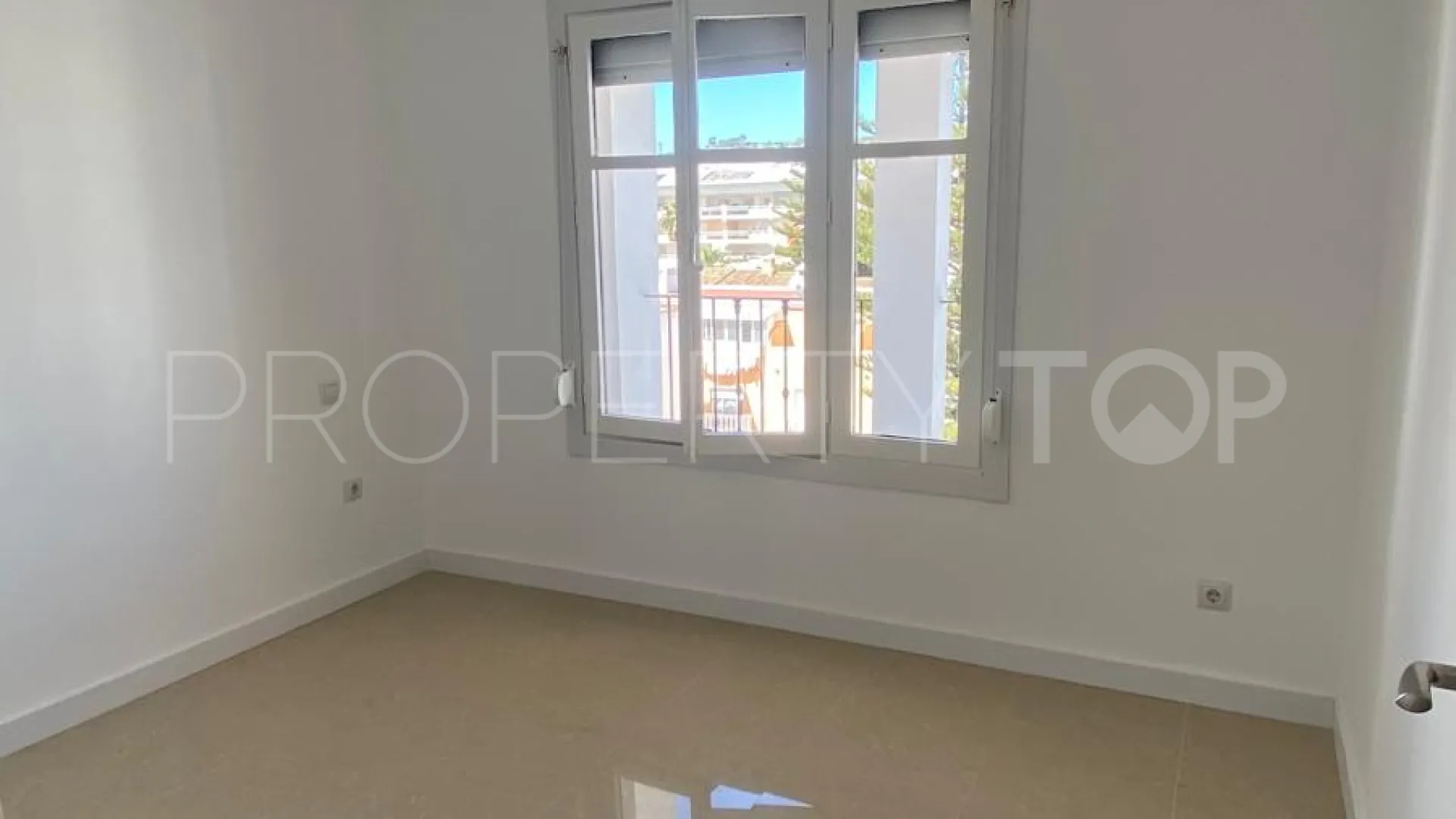 For sale Sabinillas penthouse with 1 bedroom