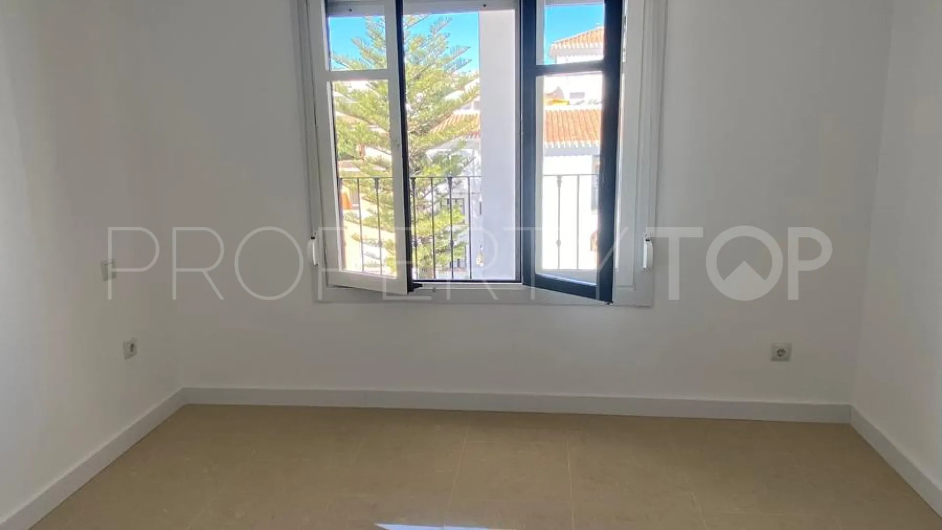 For sale Sabinillas penthouse with 1 bedroom